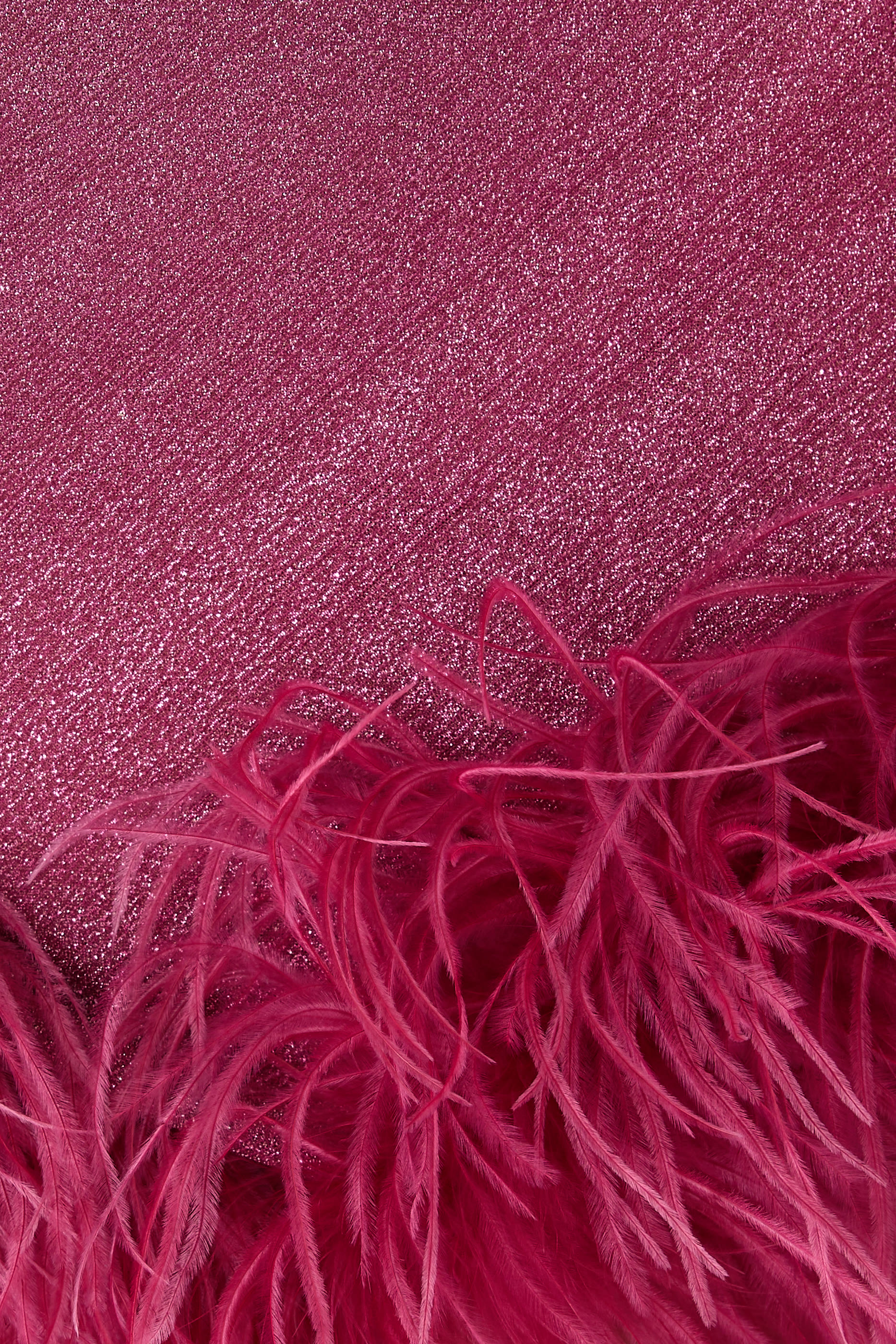 فستان قصير لومير أومبريه بلمسات ريش