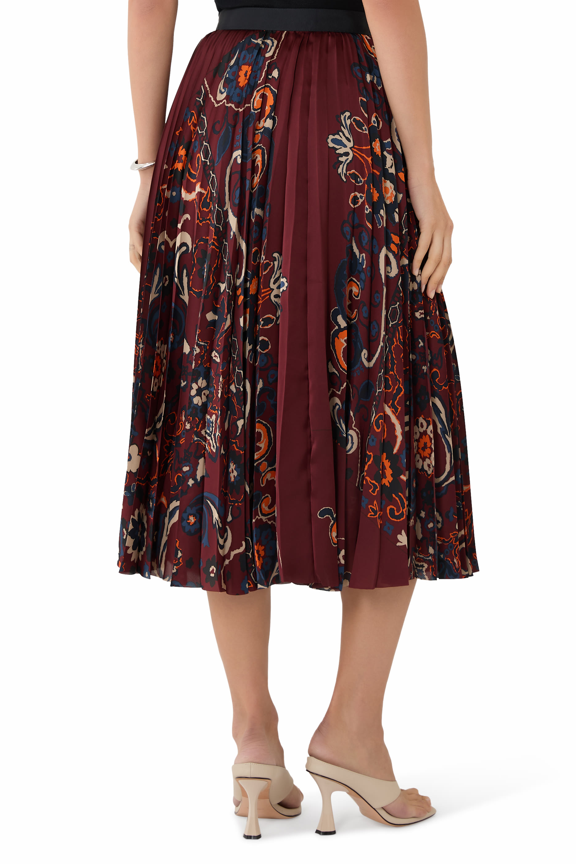 تنورة بنقشة أزهار