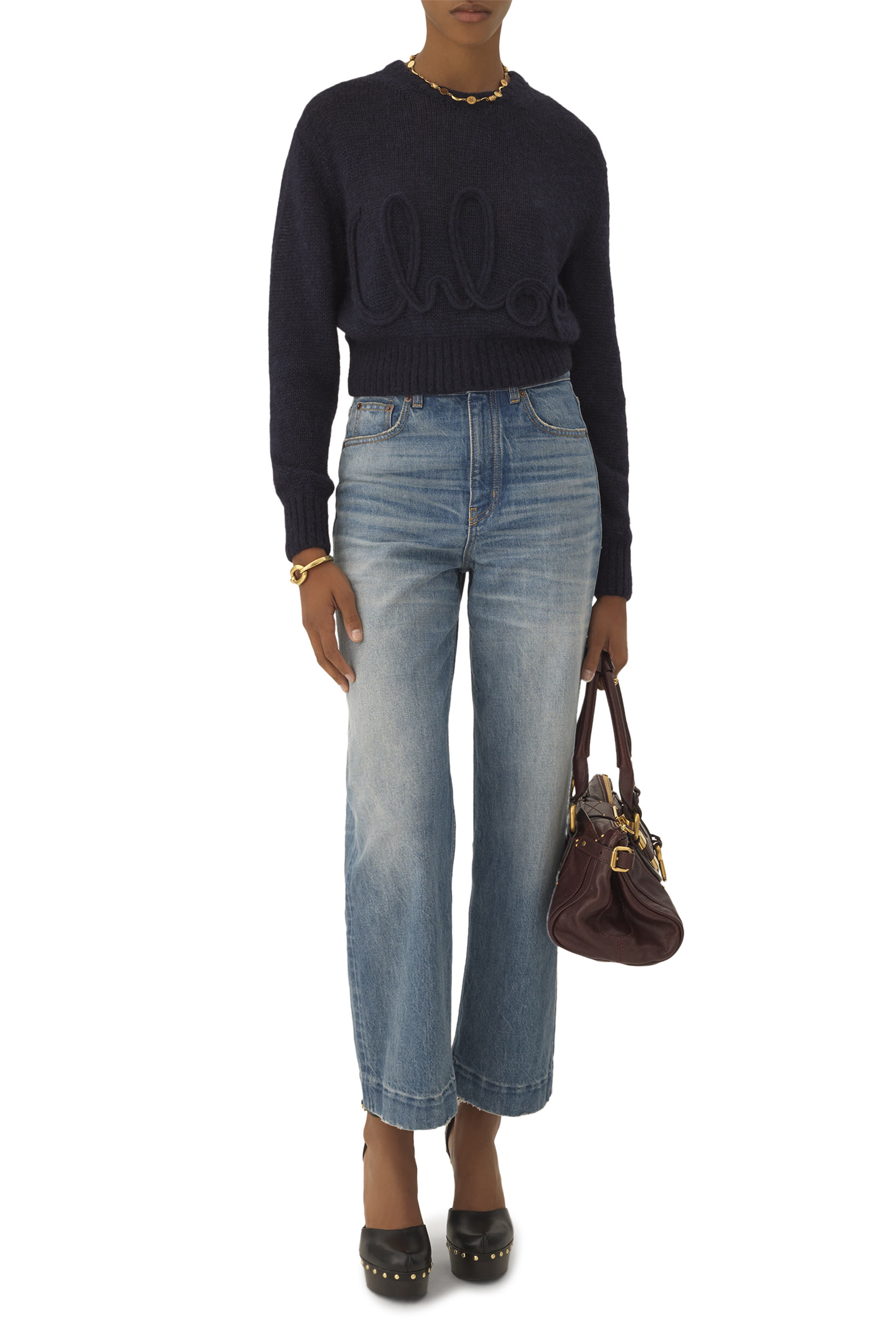 بنطال جينز قصة قصيرة وخصر مرتفع