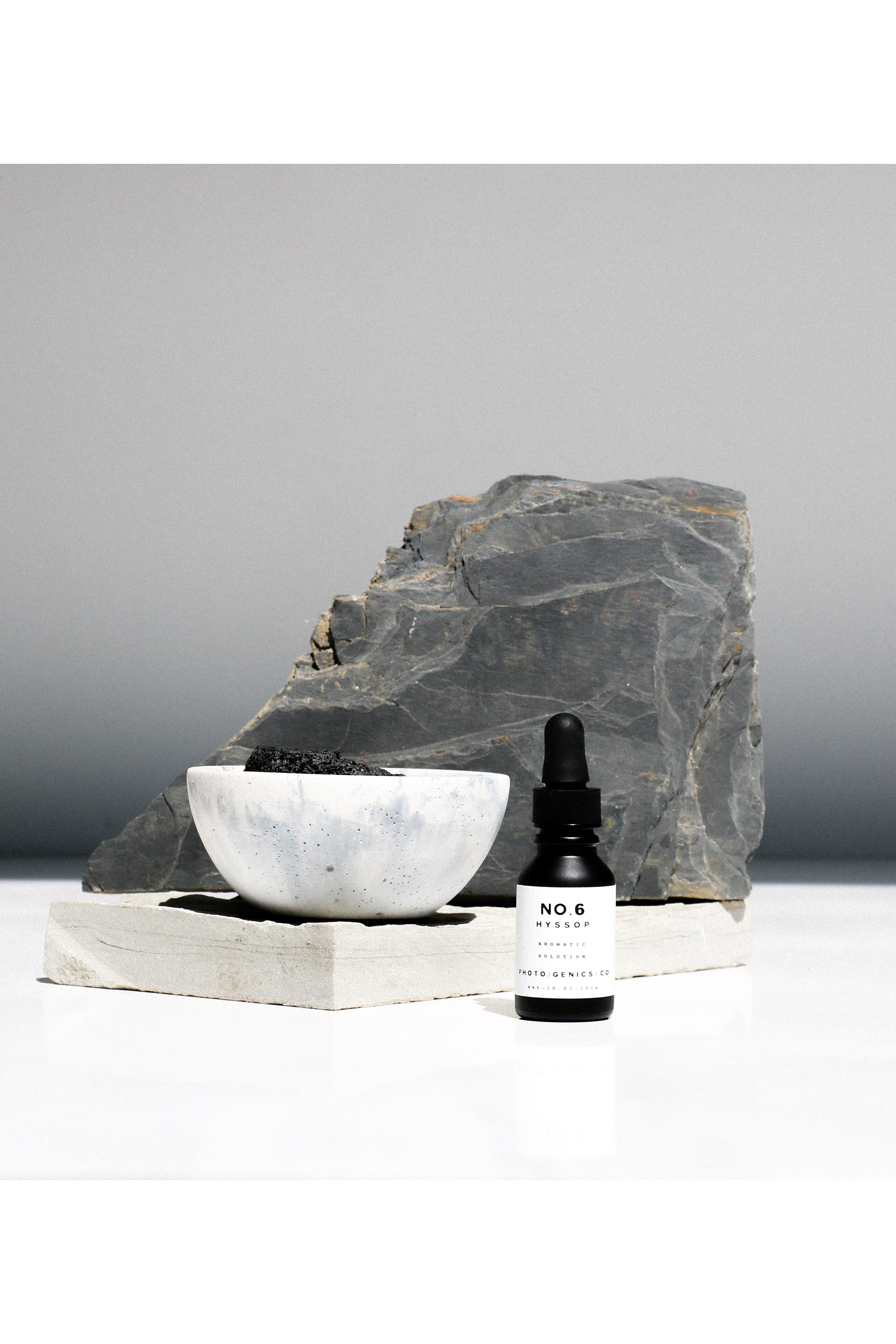 موزع عطر رقم 6 هيسوب في وعاء خرساني