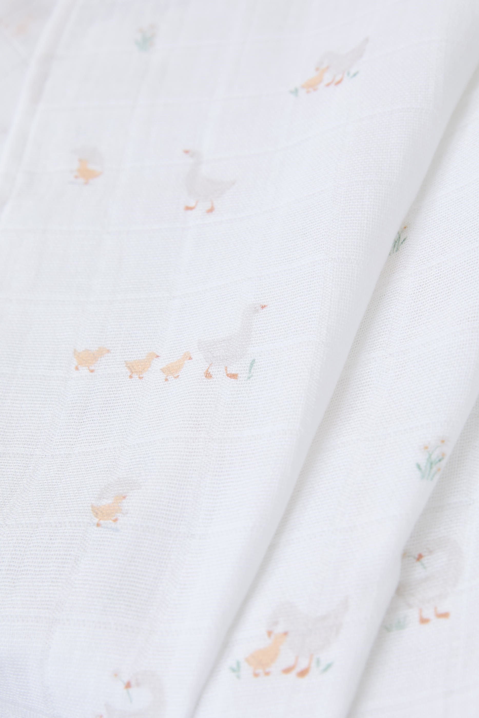 طقم موسلين بنقشة صغار البط قطن عضوي للأطفال، قطعتين