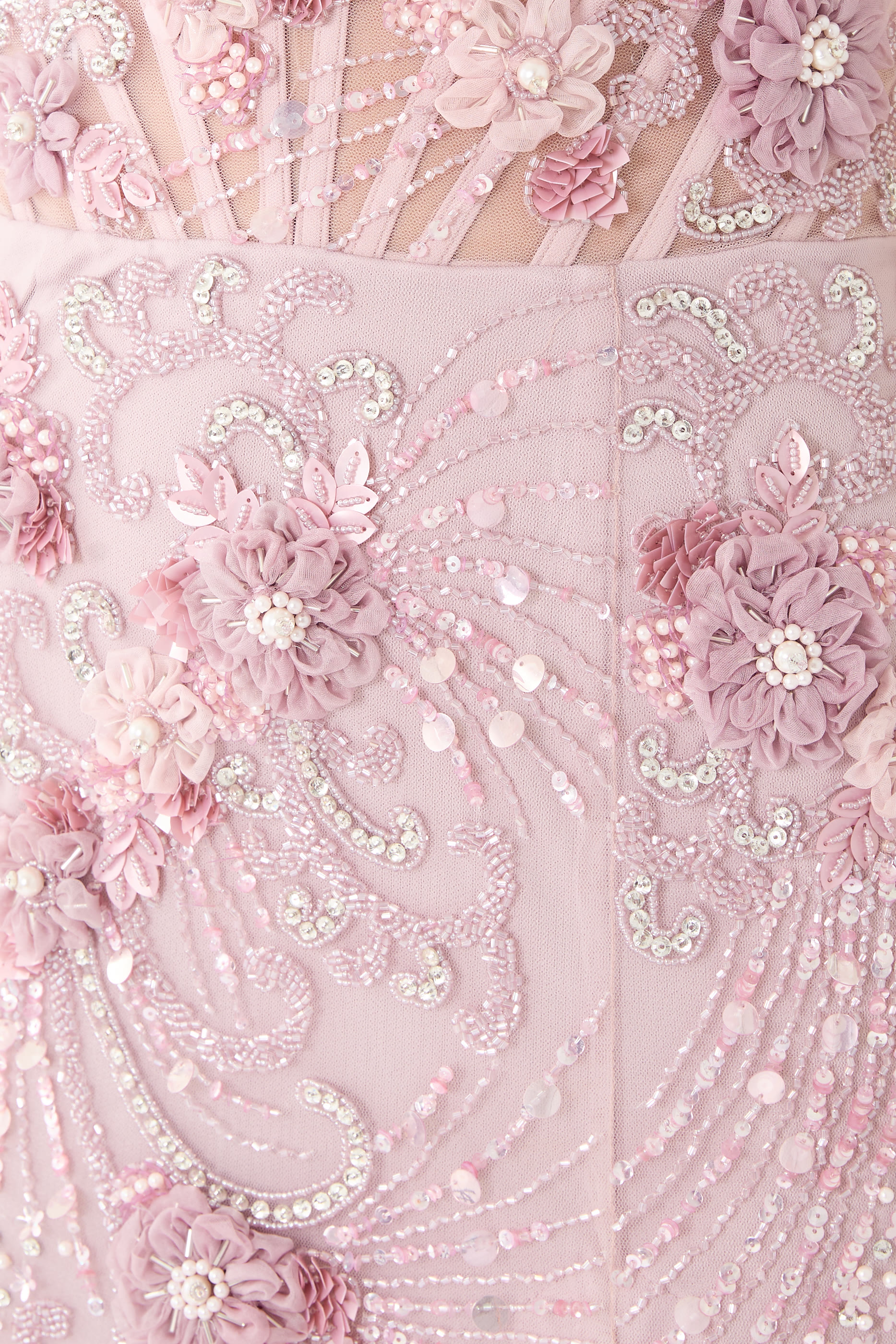 فستان سهرة بلا حمالات بخرز وفتحة