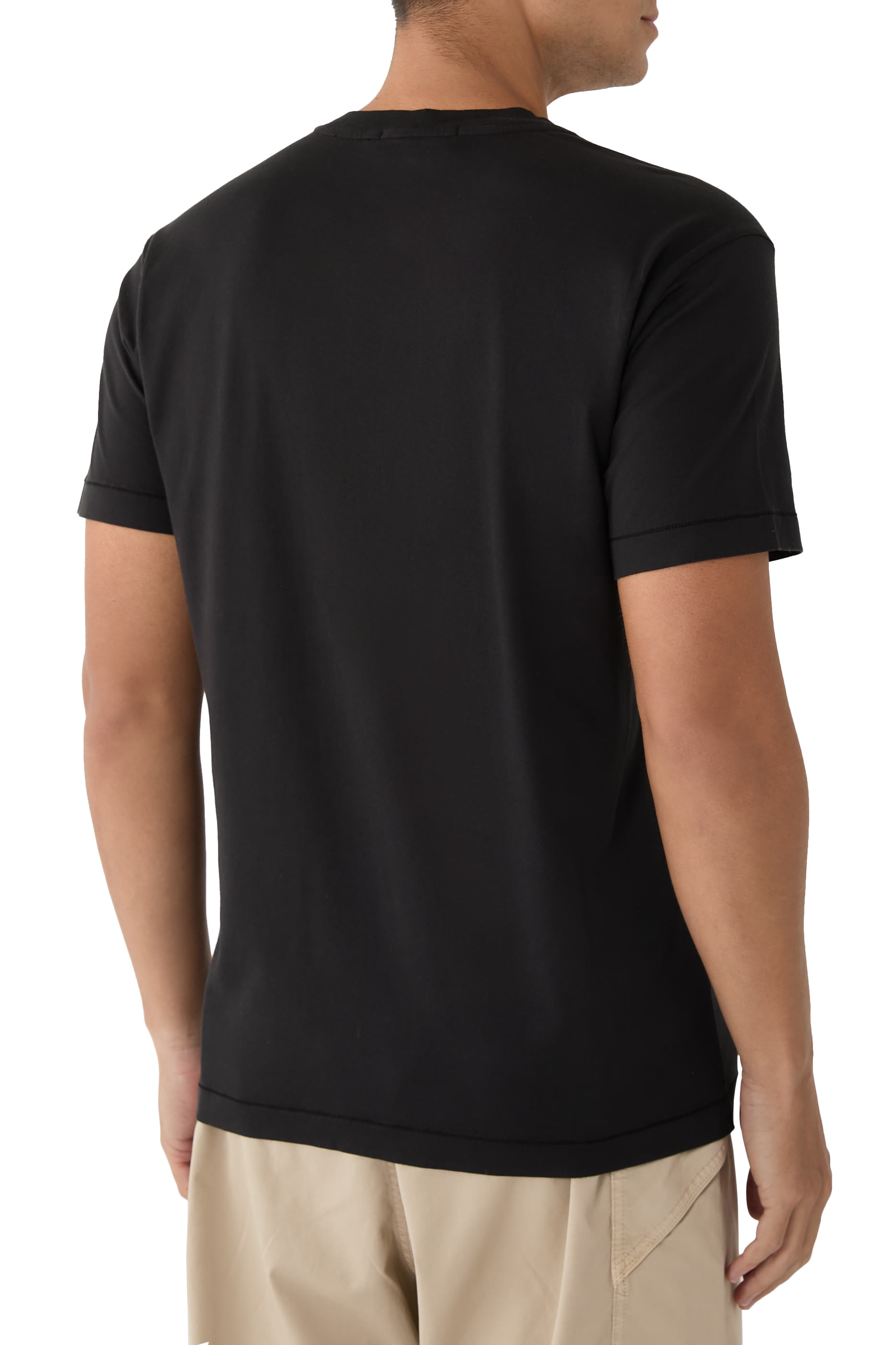 تيشيرت بقصة ضيقة ورقعة شعار الماركة