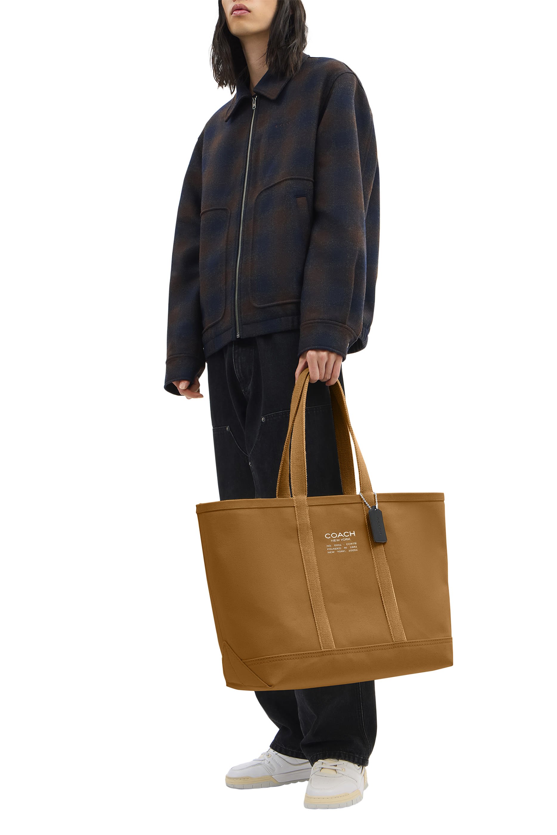 حقيبة يد بتصميم عملي