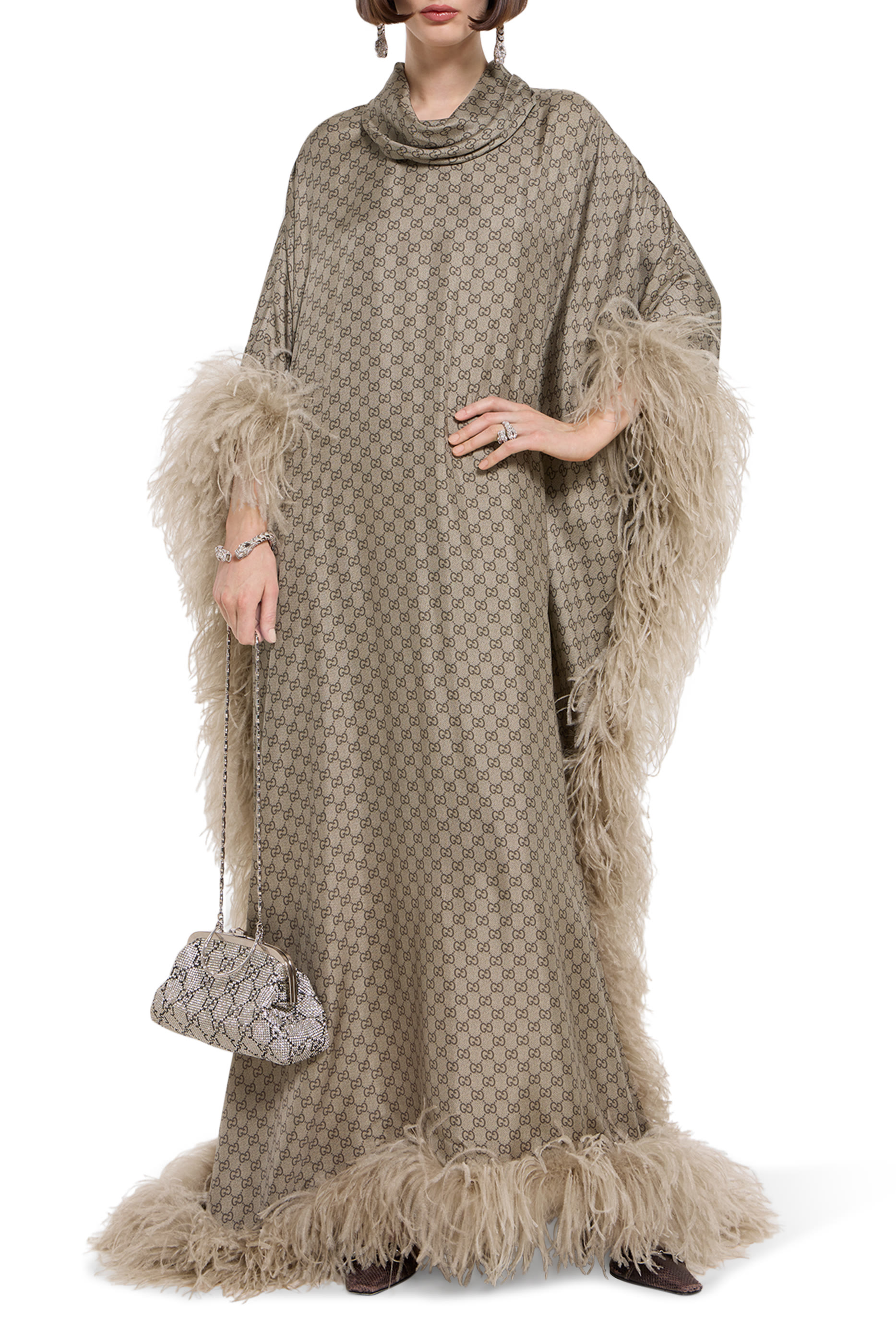 فستان طويل حرير تويل مزين كليا بنقشة حرفي شعار الماركة