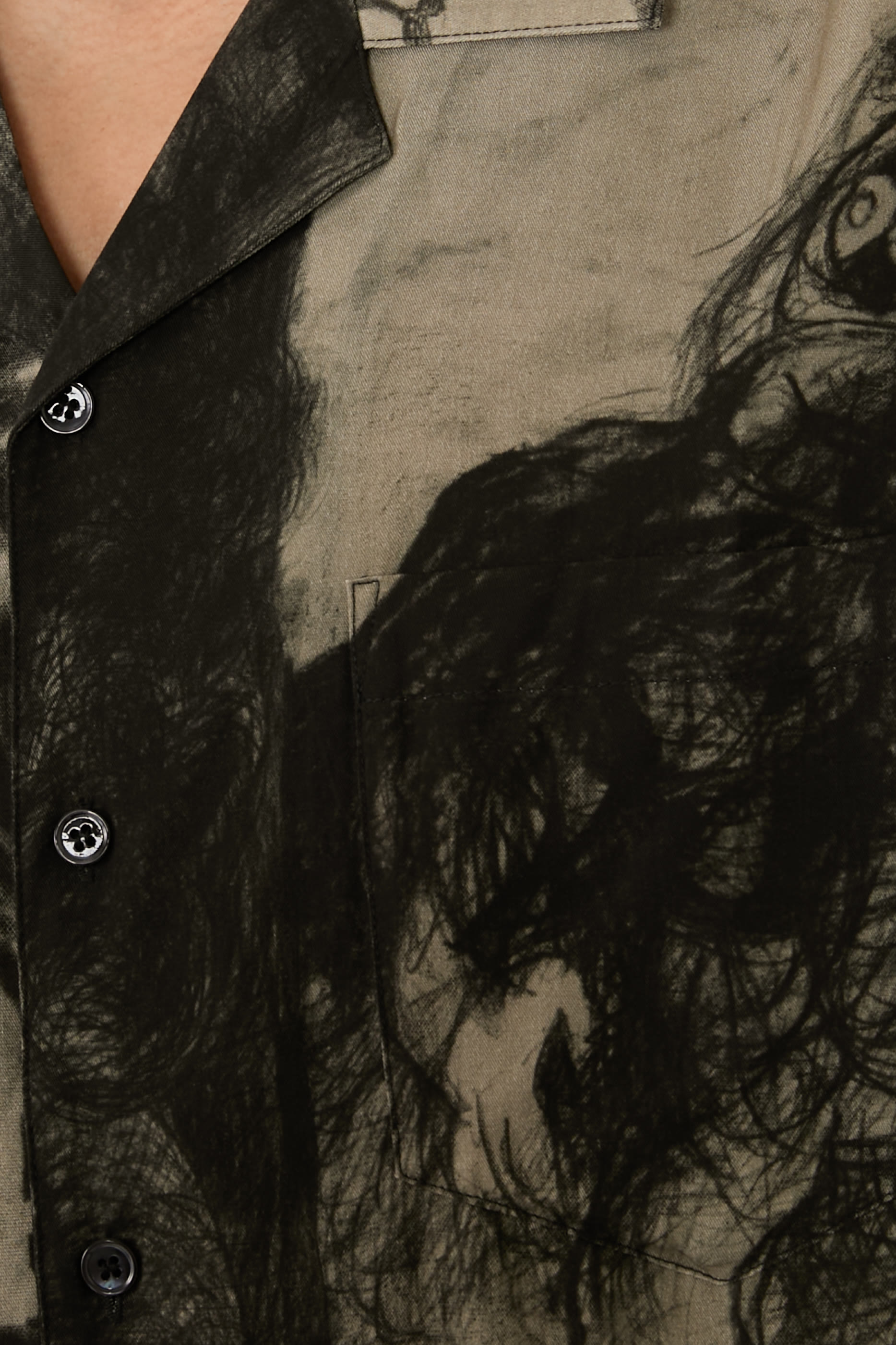 قميص إكستروفرت بياقة مطوية