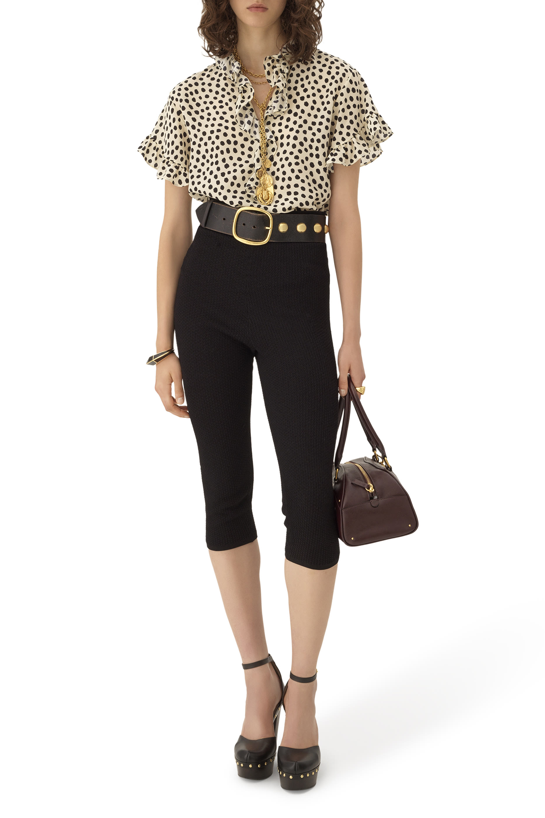 بلوزة بأكمام قصيرة مزينة بكشكش