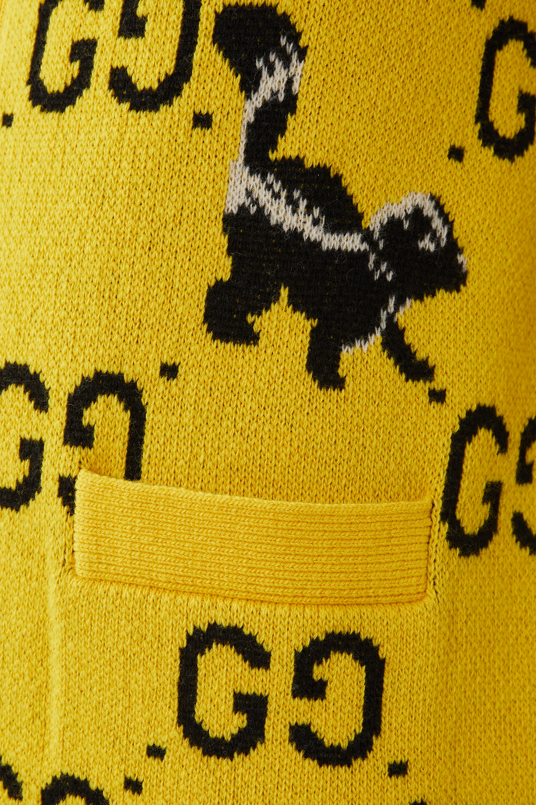 كارديجان طبعات ضربان وحروف شعار الماركة