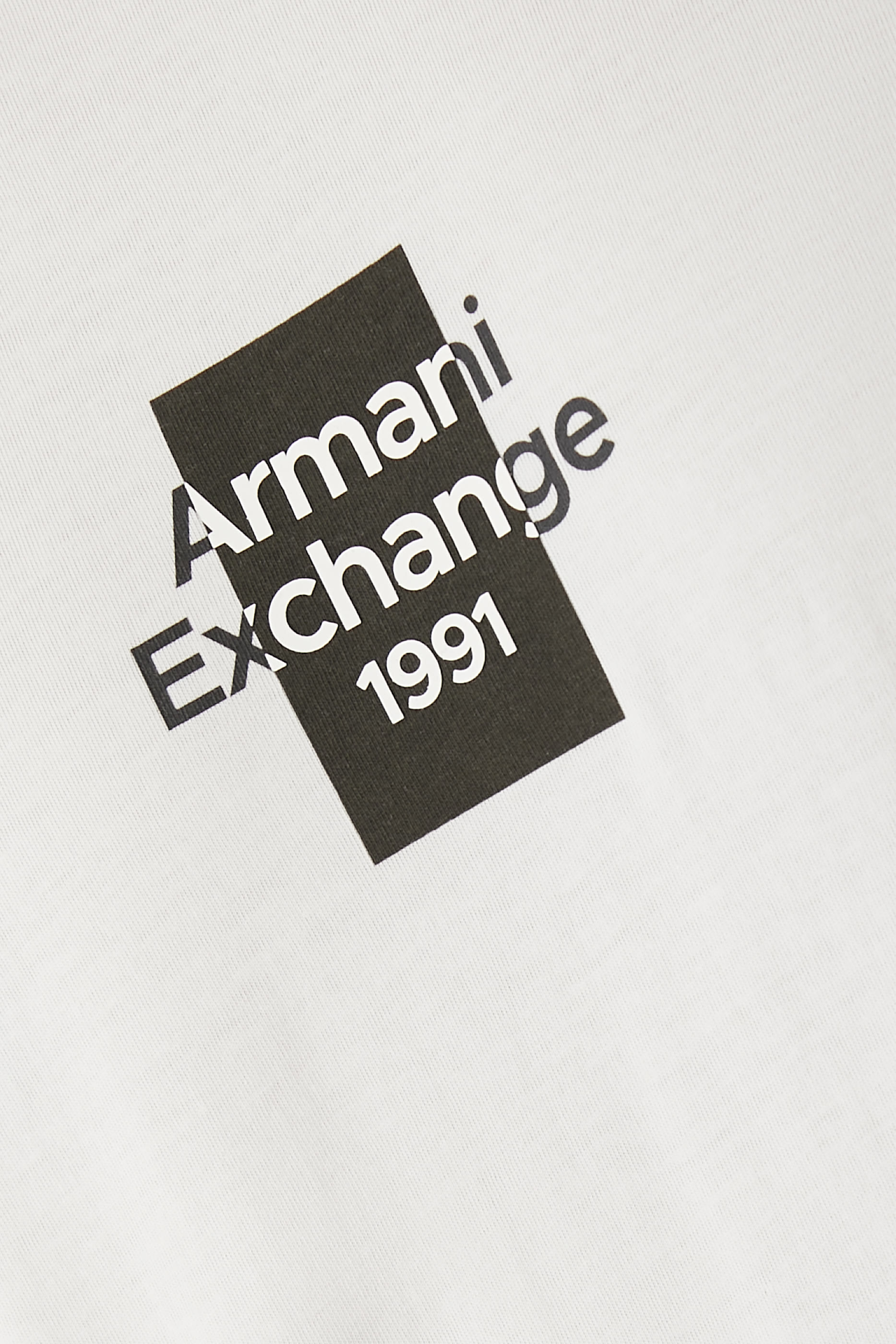 تيشيرت بشعار الماركة