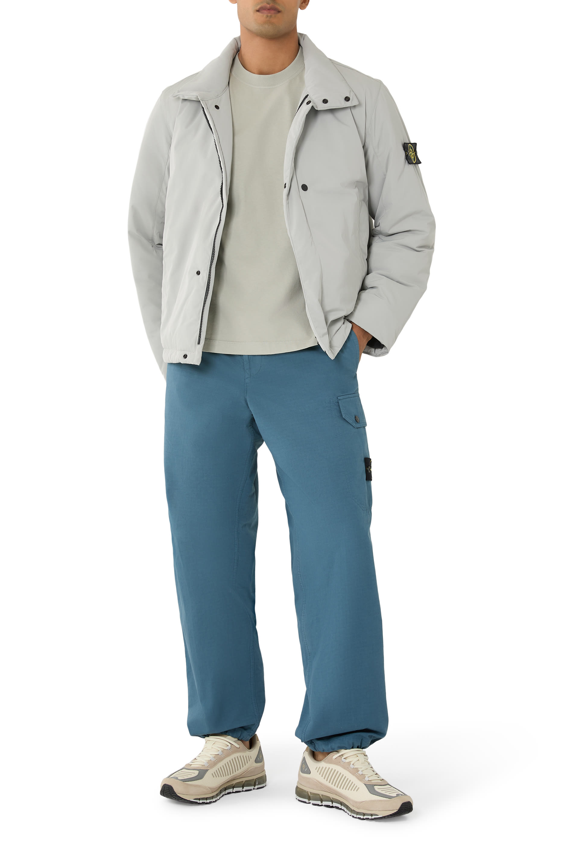 تيشيرت بأكمام قصيرة ورقعة شعار الماركة