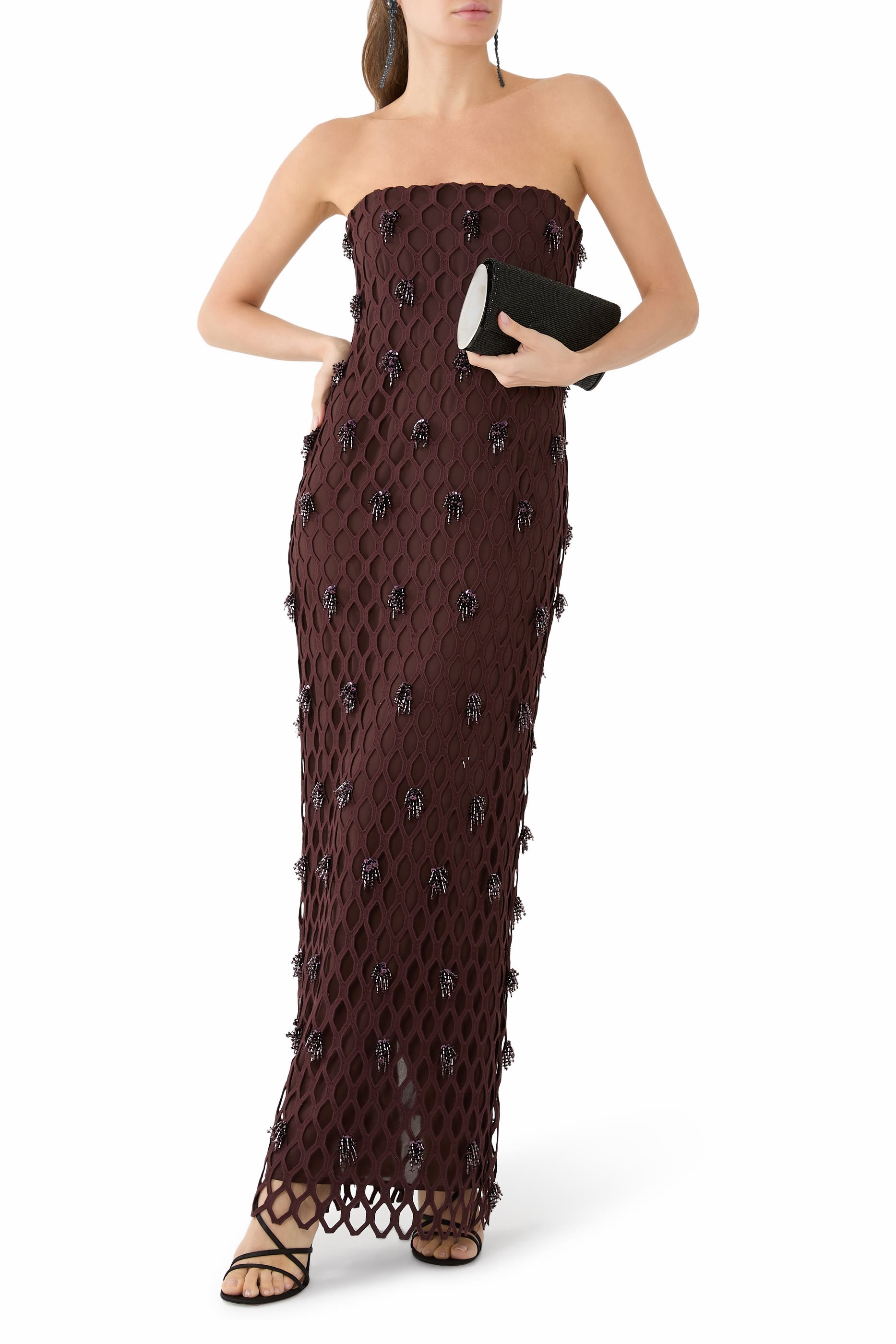 فستان سهرة إيريديسا بصدرية بلا حمالات ومطرز بنسيج متشابك