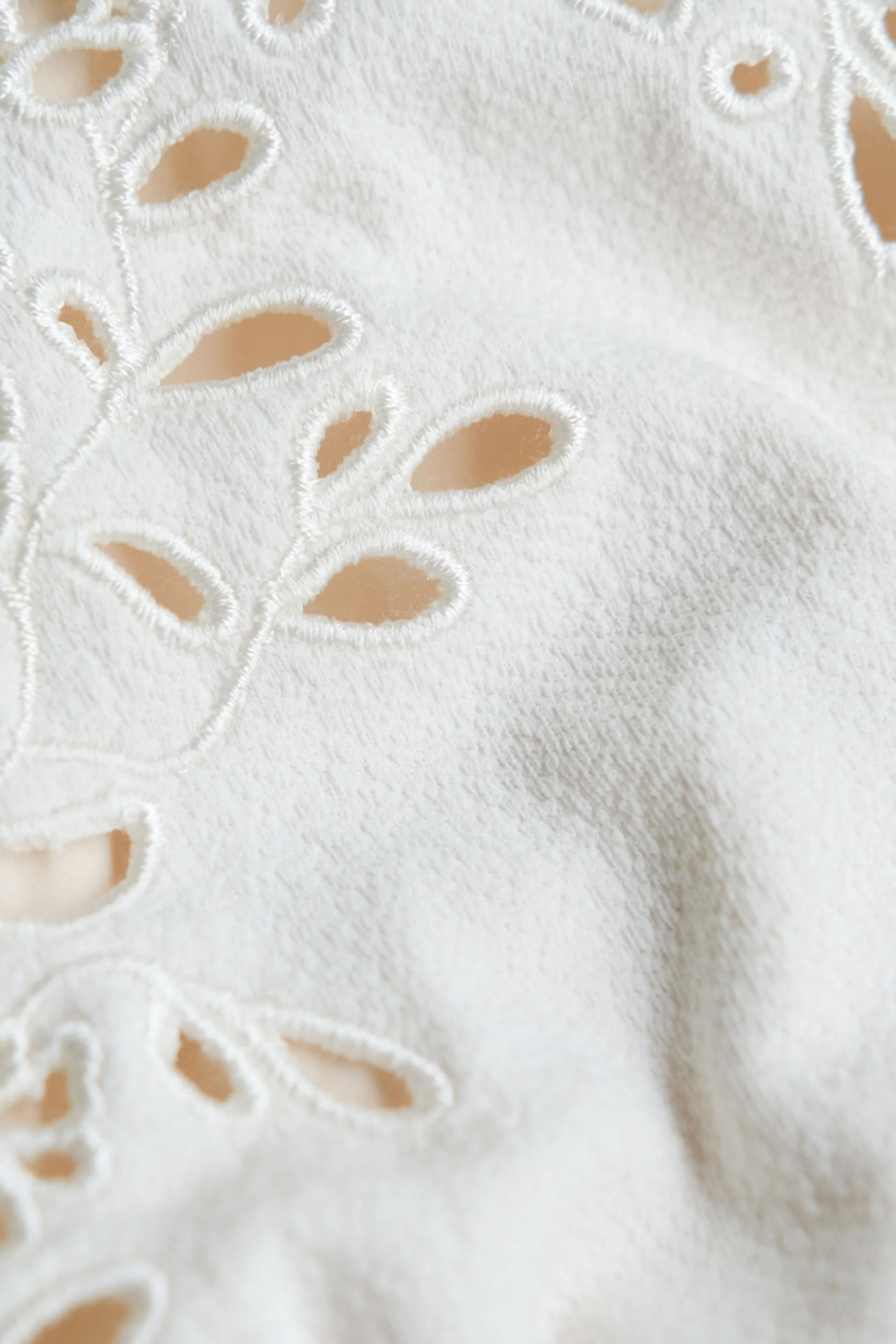 قطعة بيكيني علوية ميموار بتطريزات وأربطة وقوالب مثلثة