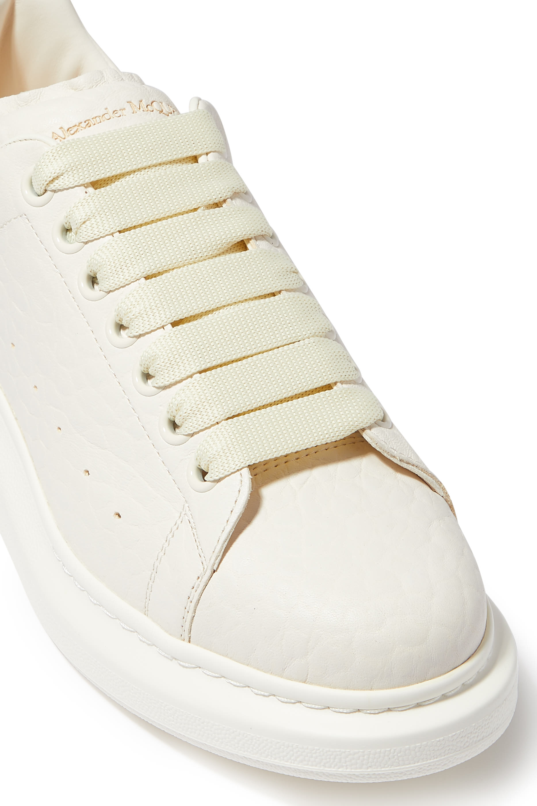 سنيكرز بنعل سميك