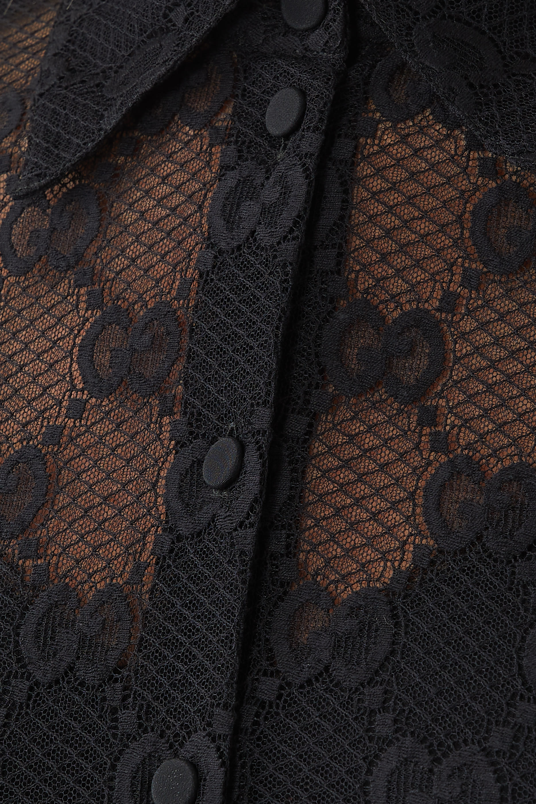 قميص دانتيل بياقة