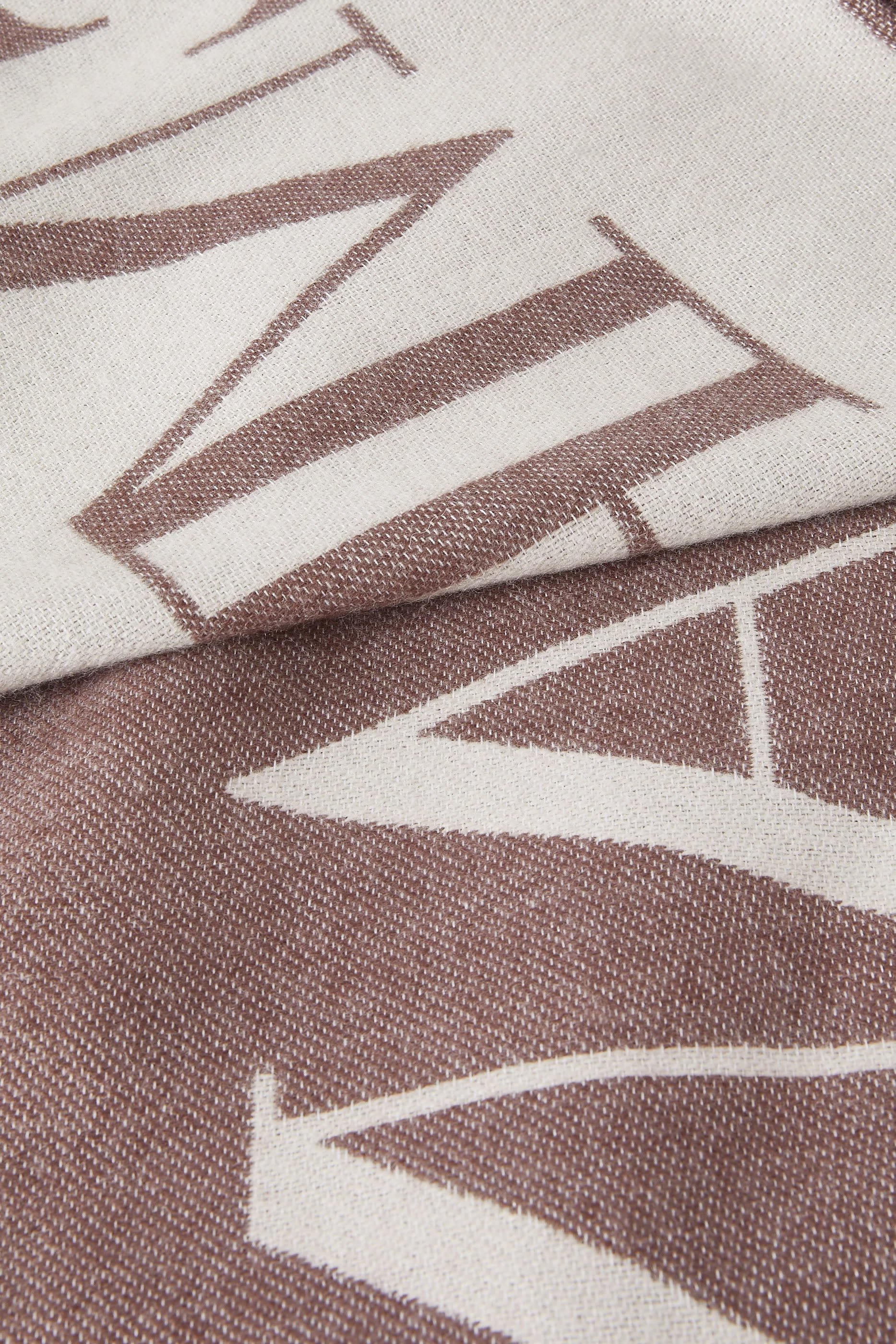 وشاح بلونين ونقشة شعار الماركة بحجم كبير مزيج صوف