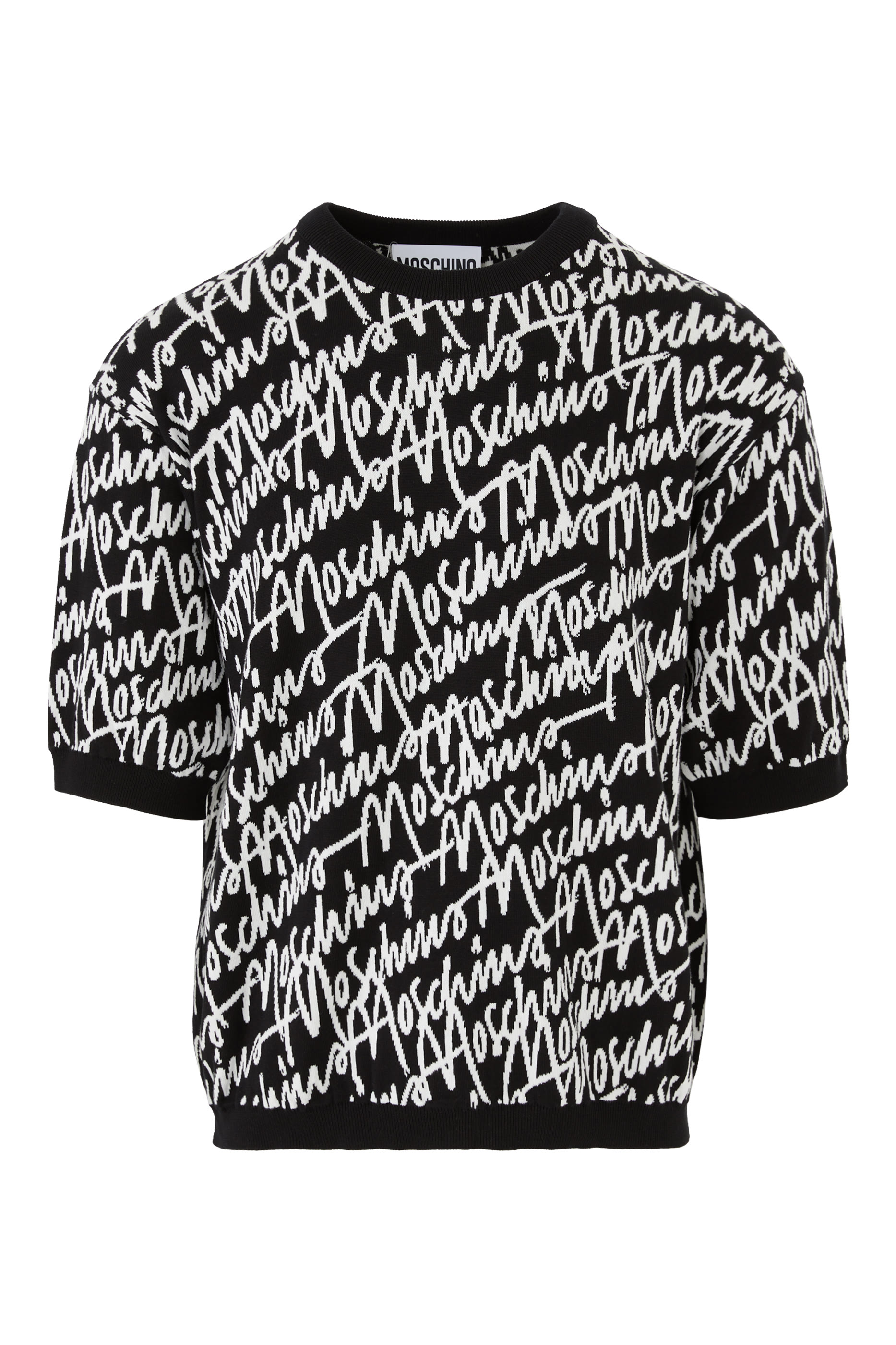 كنزة بشعار الماركة