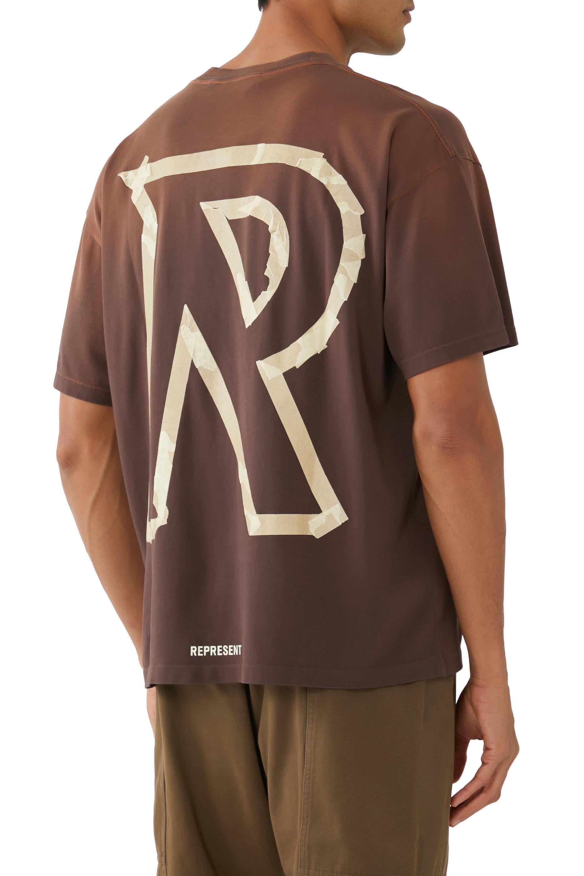 تيشيرت بأحرف الماركة بتصميم شريط لاصق