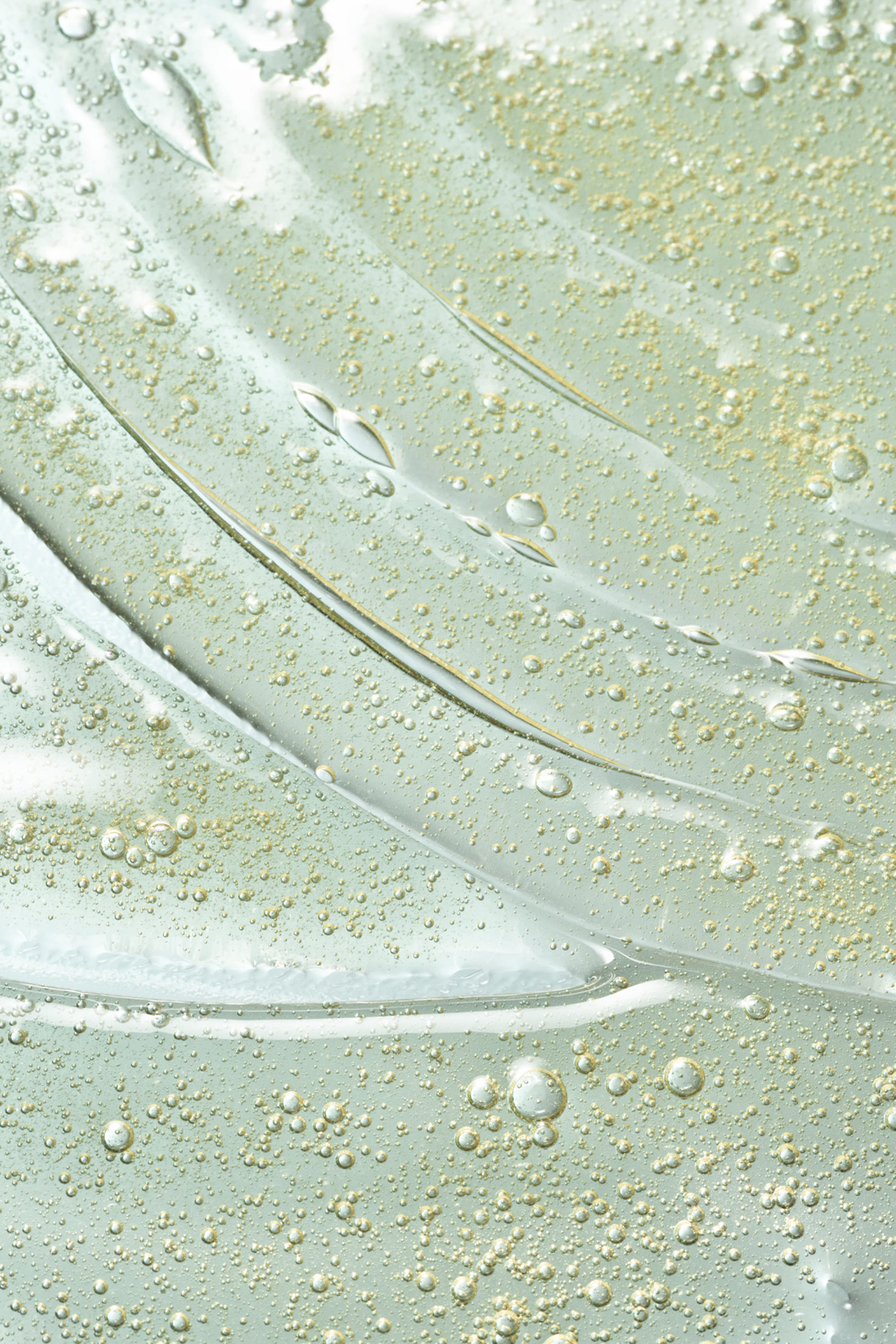 مستحضر علاجي سكالب سولوشنز لتقشير فروة الرأس