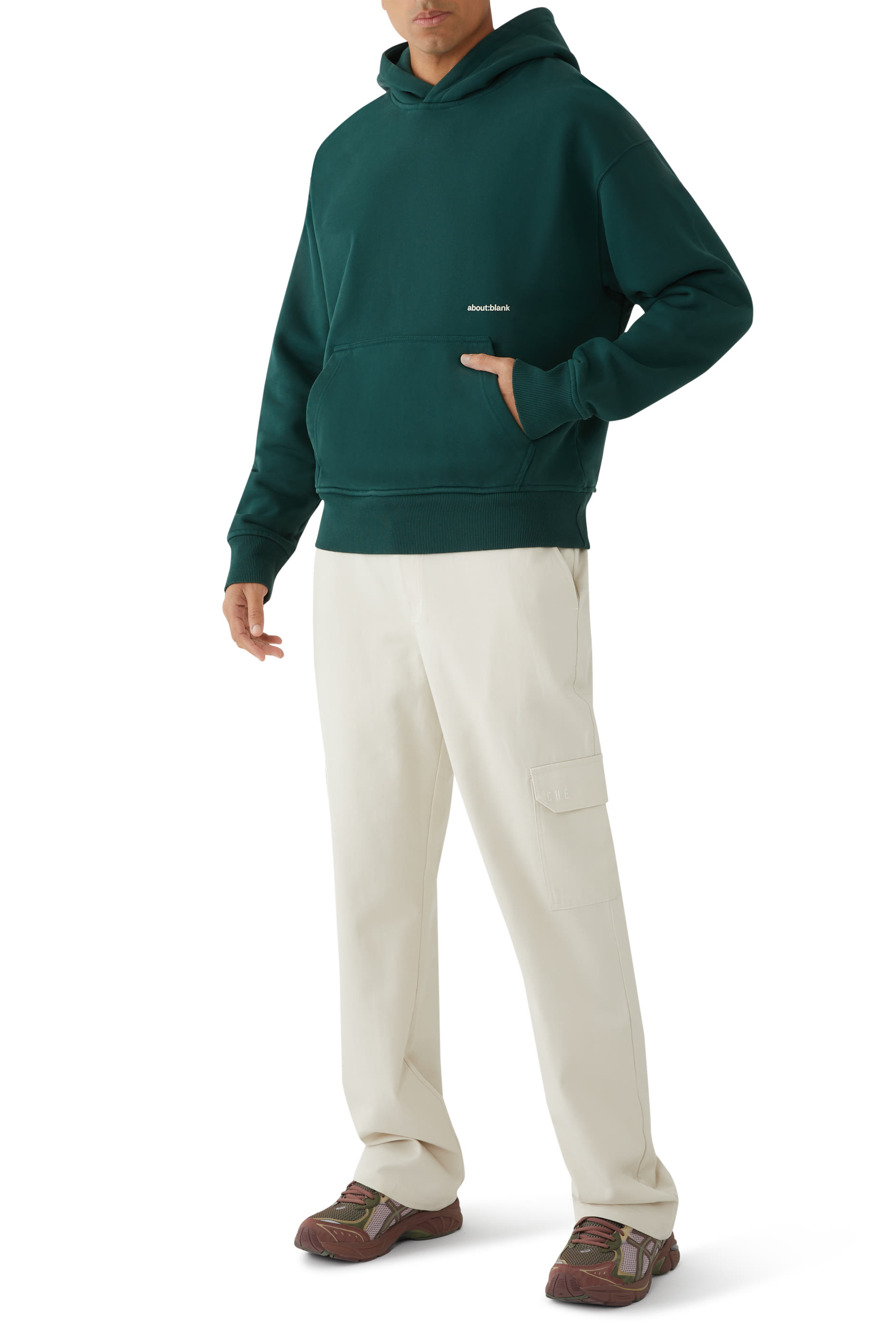 هودي بغطاء رأس وقصة مربعة