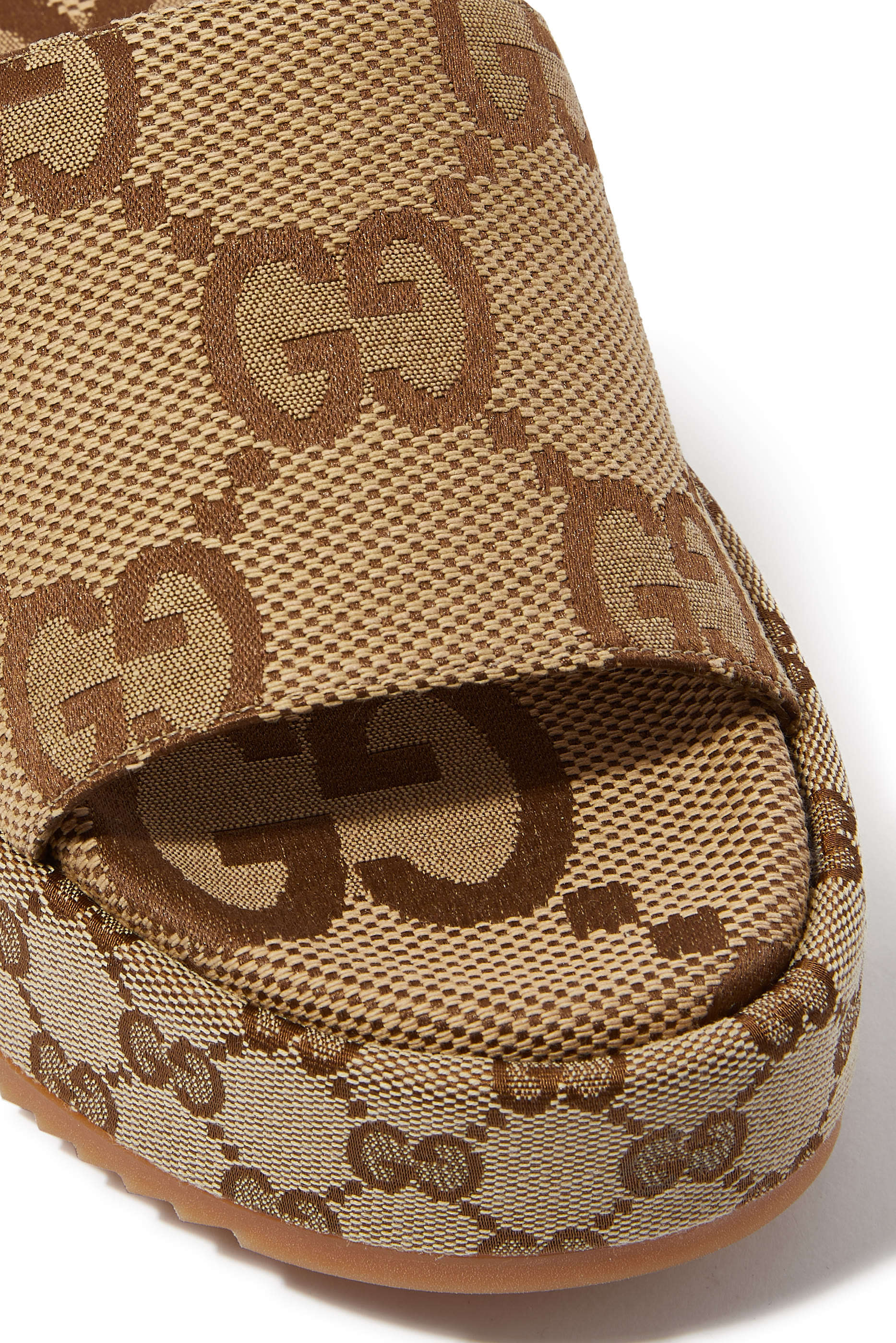 حذاء مفتوح بكعب سميك