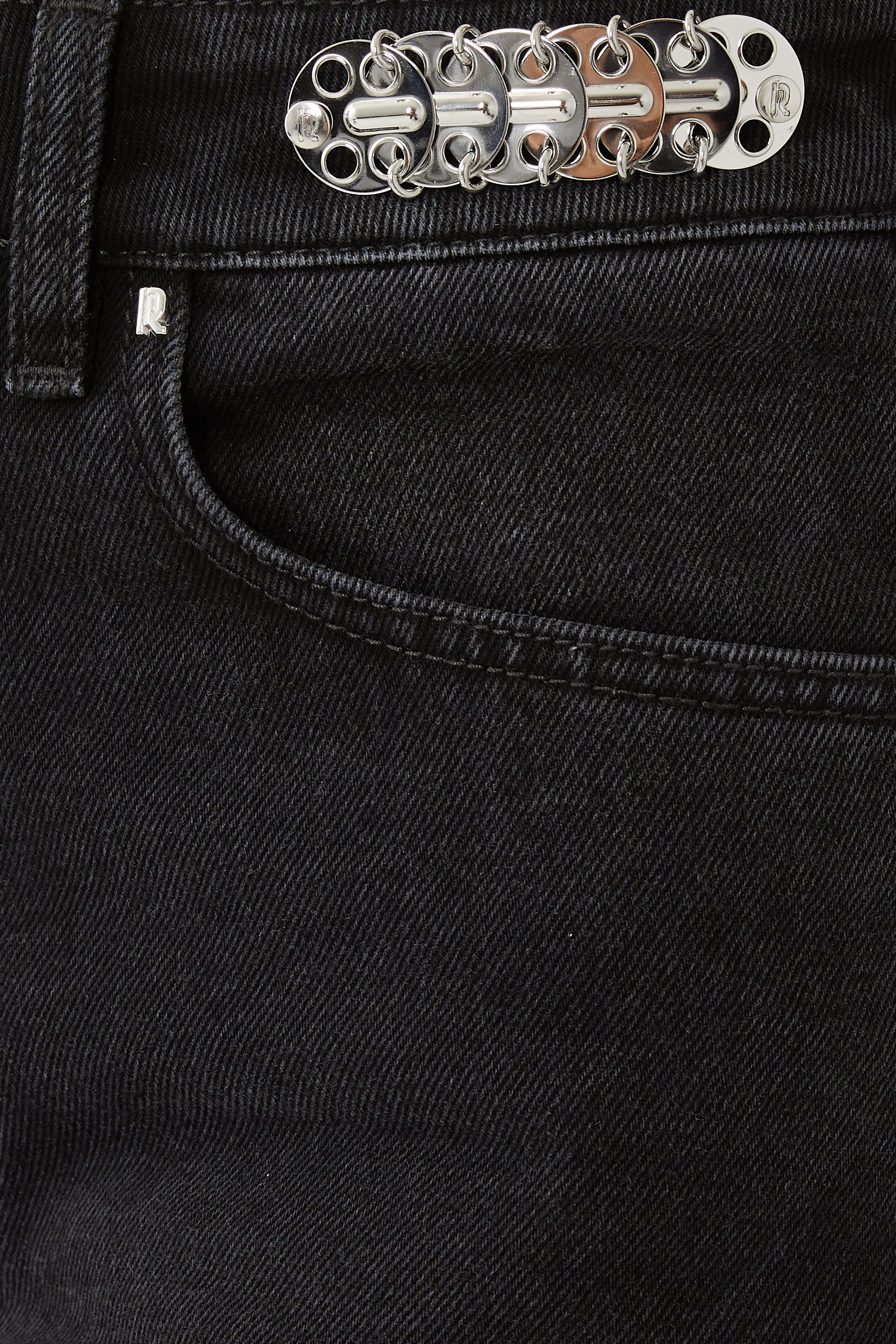 بنطال جينز بقصة ساق مستقيمة