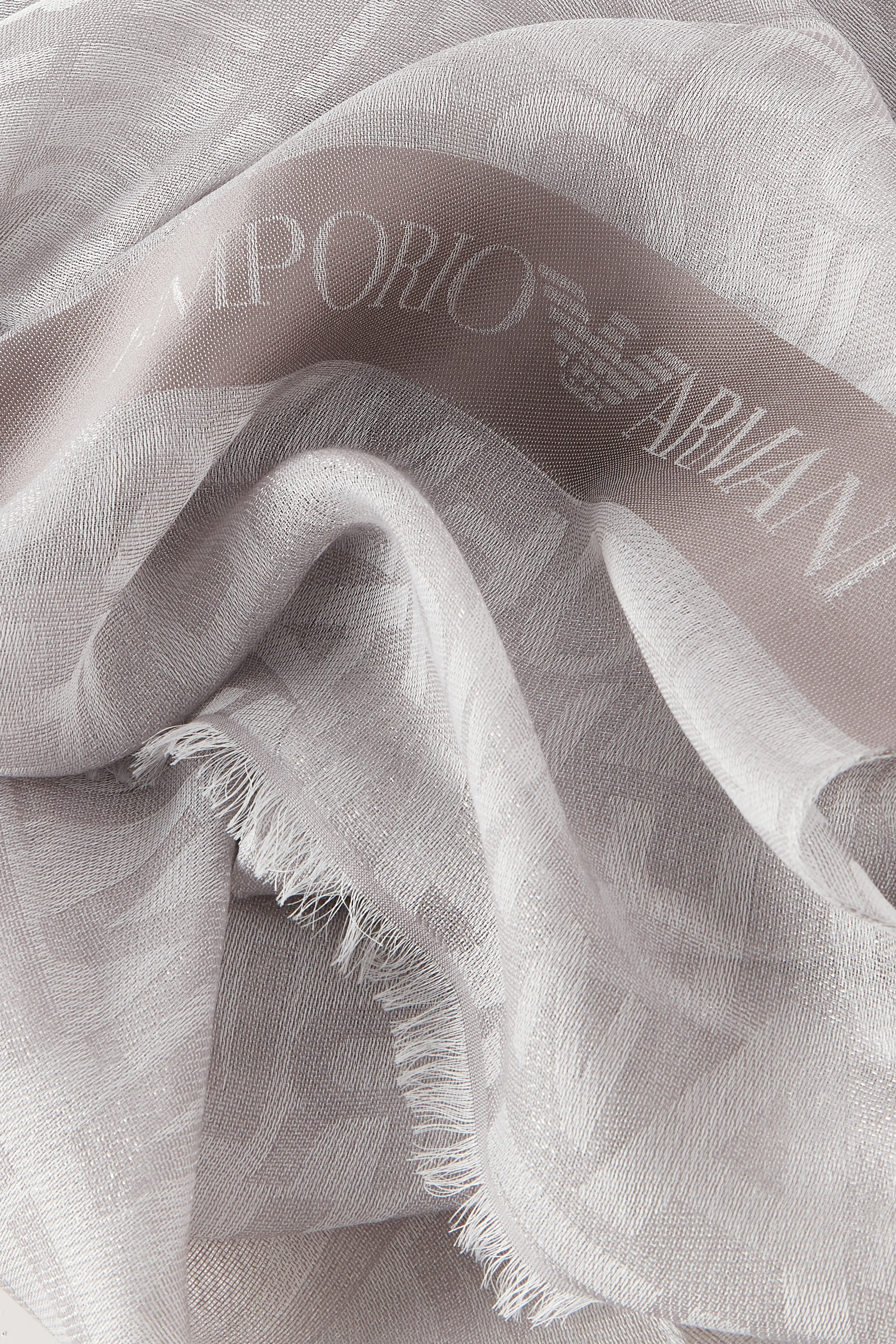 وشاح مزيج مودال بنقشة حروف لوريكس وجاكار