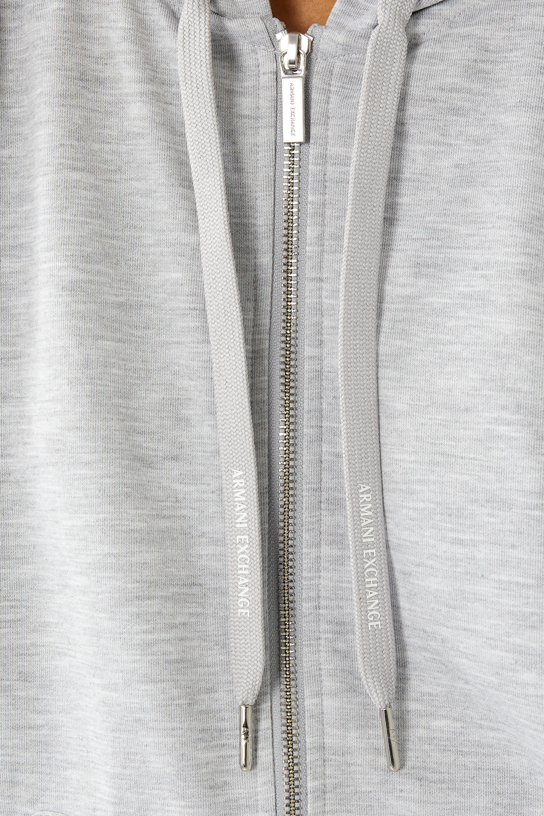 هودي بسحاب وشعار الماركة