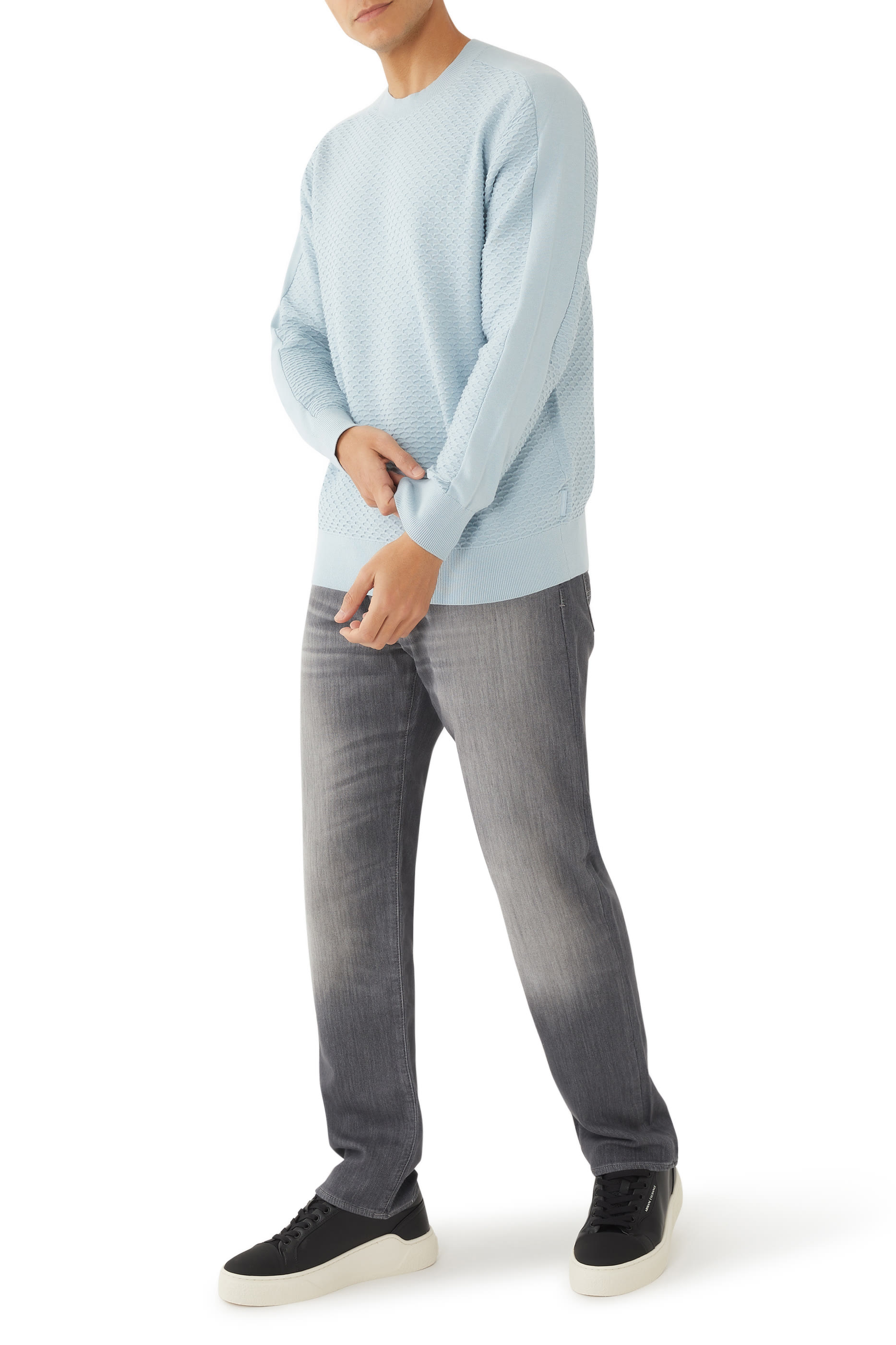 بنطال جينز بقصة ضيقة