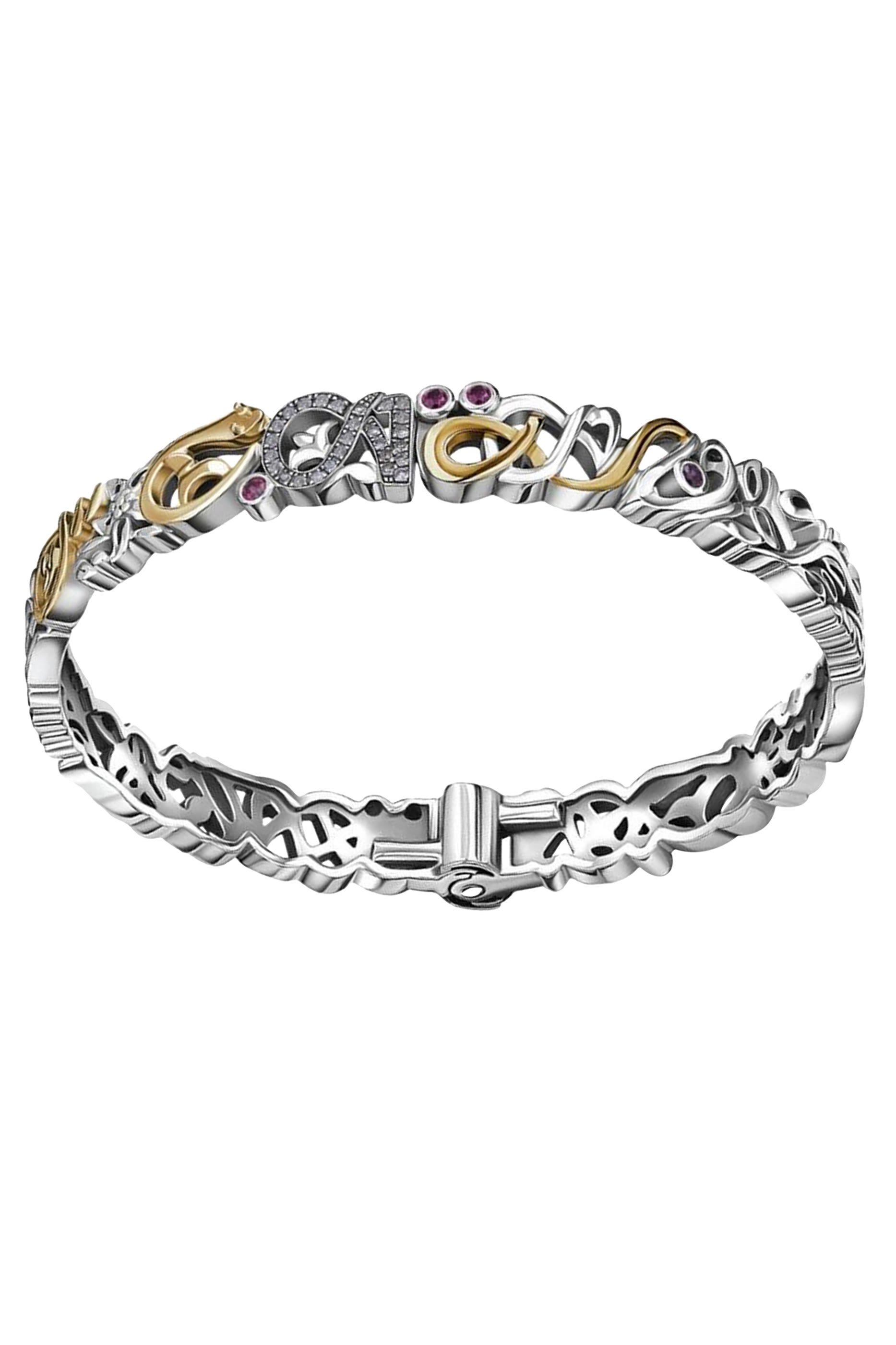 سوار تيلز اوف كاليغرافي مزين بالماس وخط عربي، ذهب أصفر عيار 18 قيراطًا وفضة إسترلينية