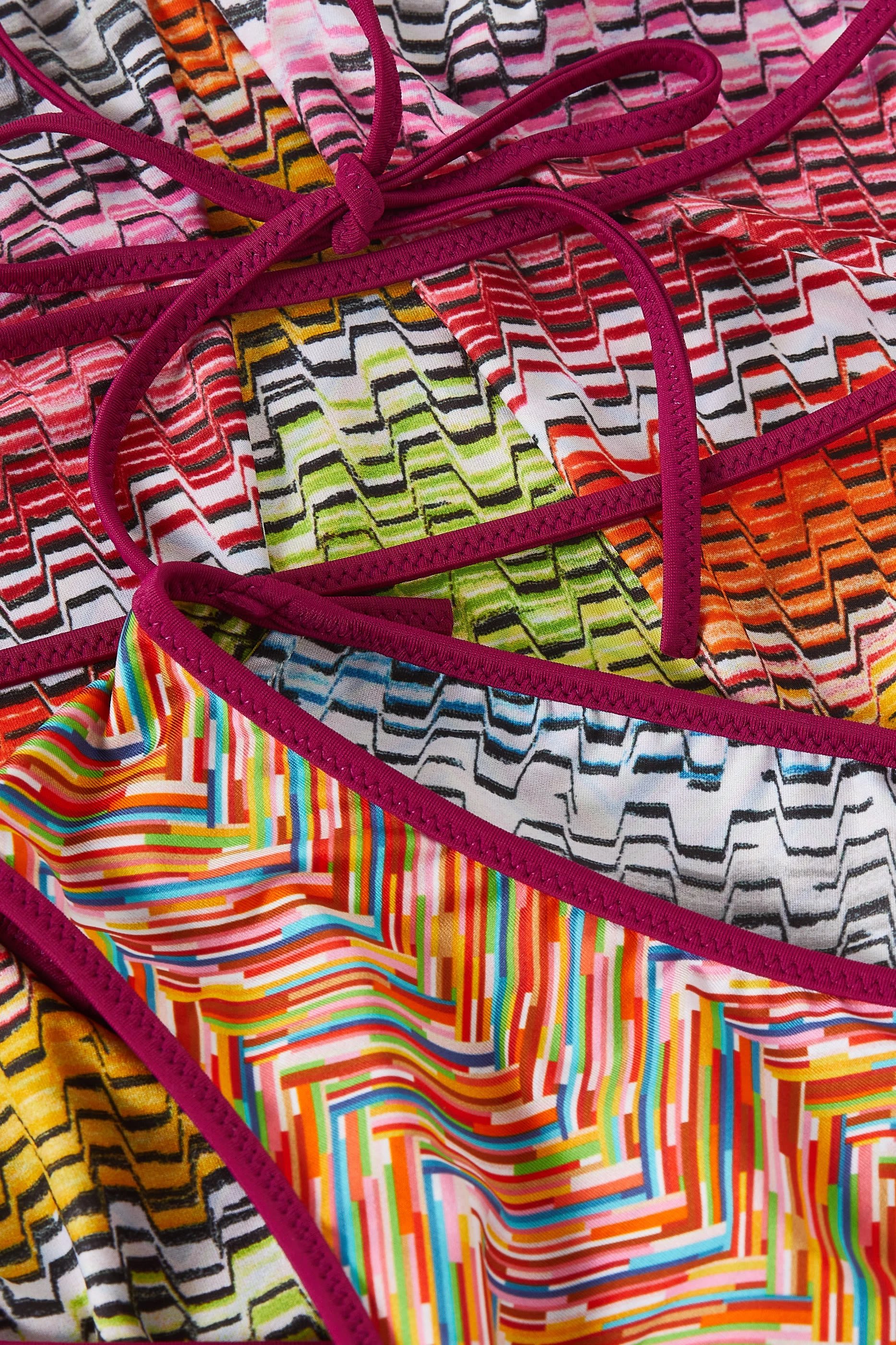 بدلة سباحة بتصميم قطعة واحدة بوجهين