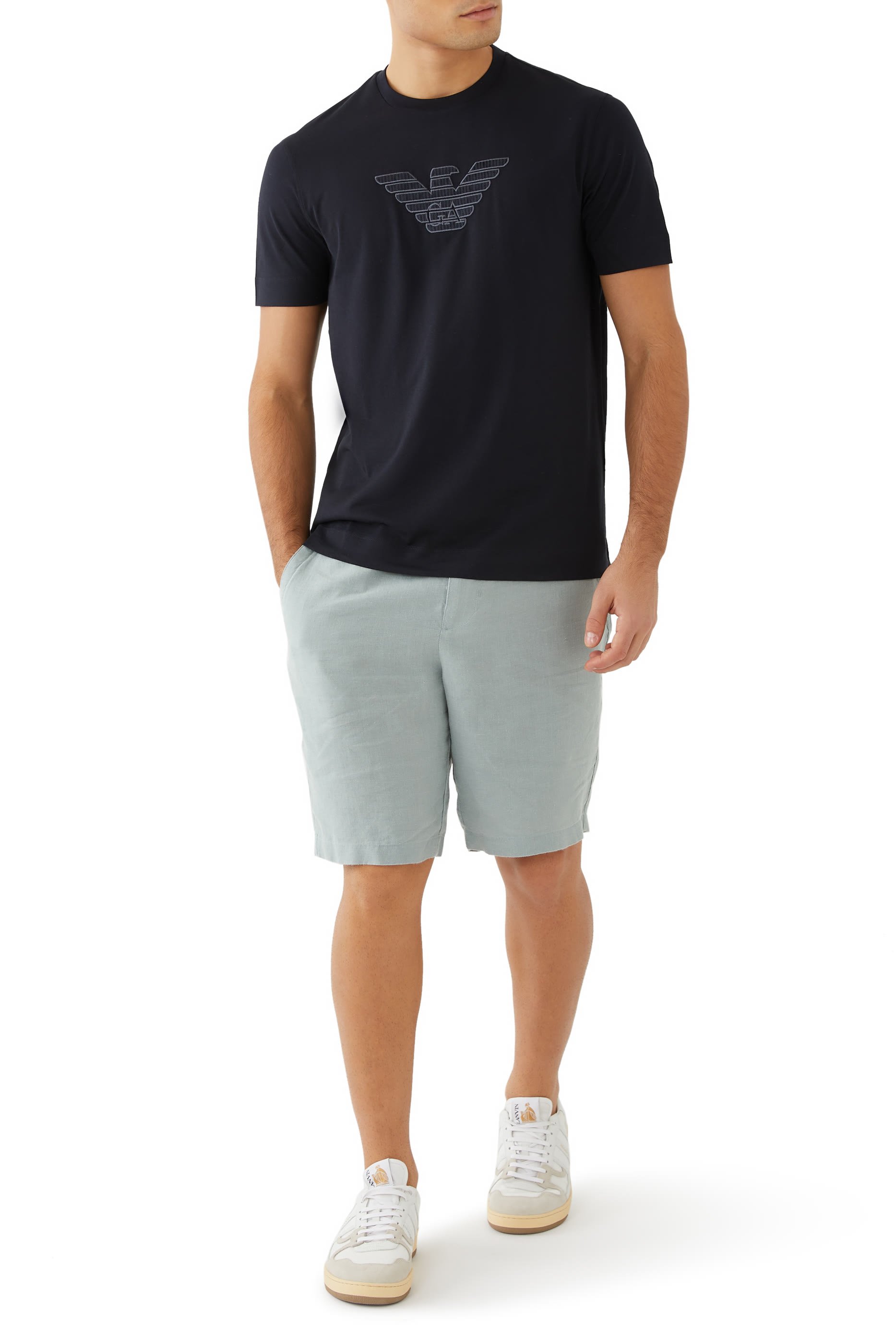 تيشيرت بطبعات شعار الماركة