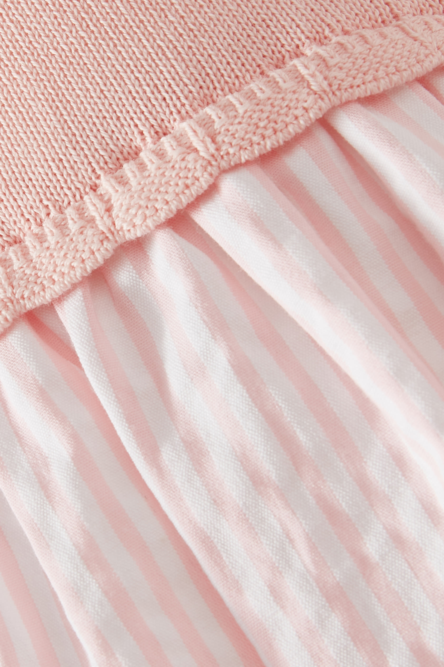 فستان مزين بنقشة الدب تيدي وشعار الماركة للأطفال