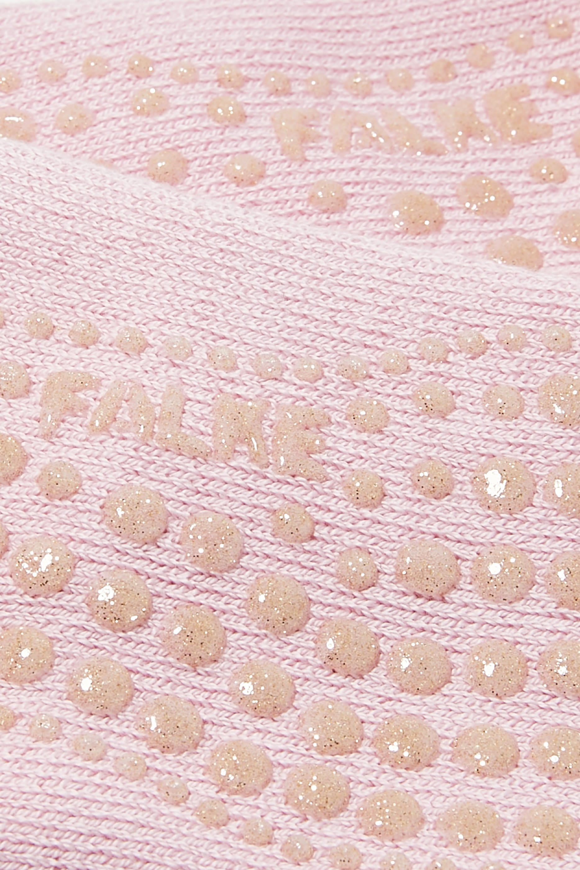 جوارب بأجزاء لمنع الإنزلاق