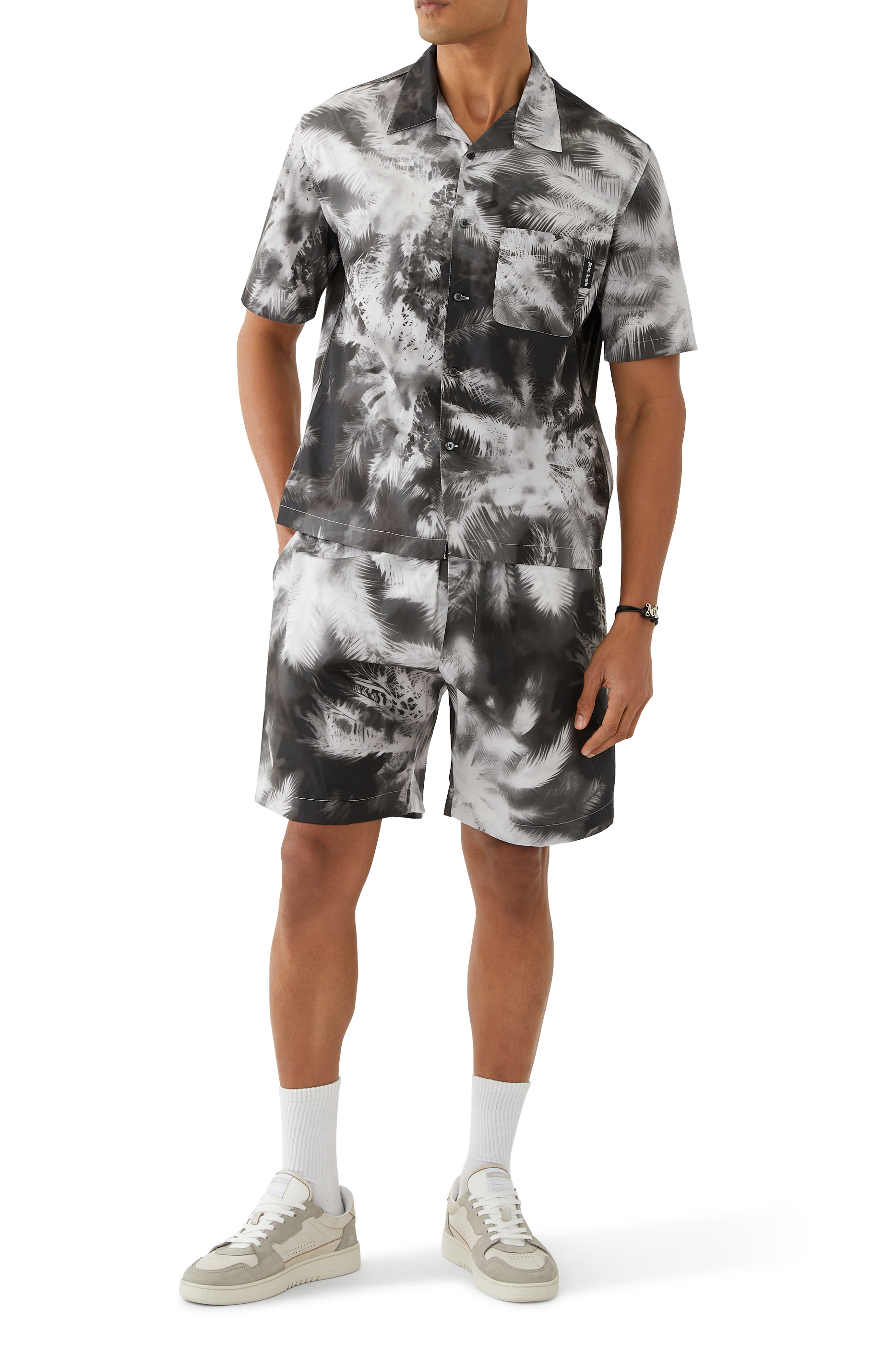 شورت بنقشة نخيل بلون أزرق