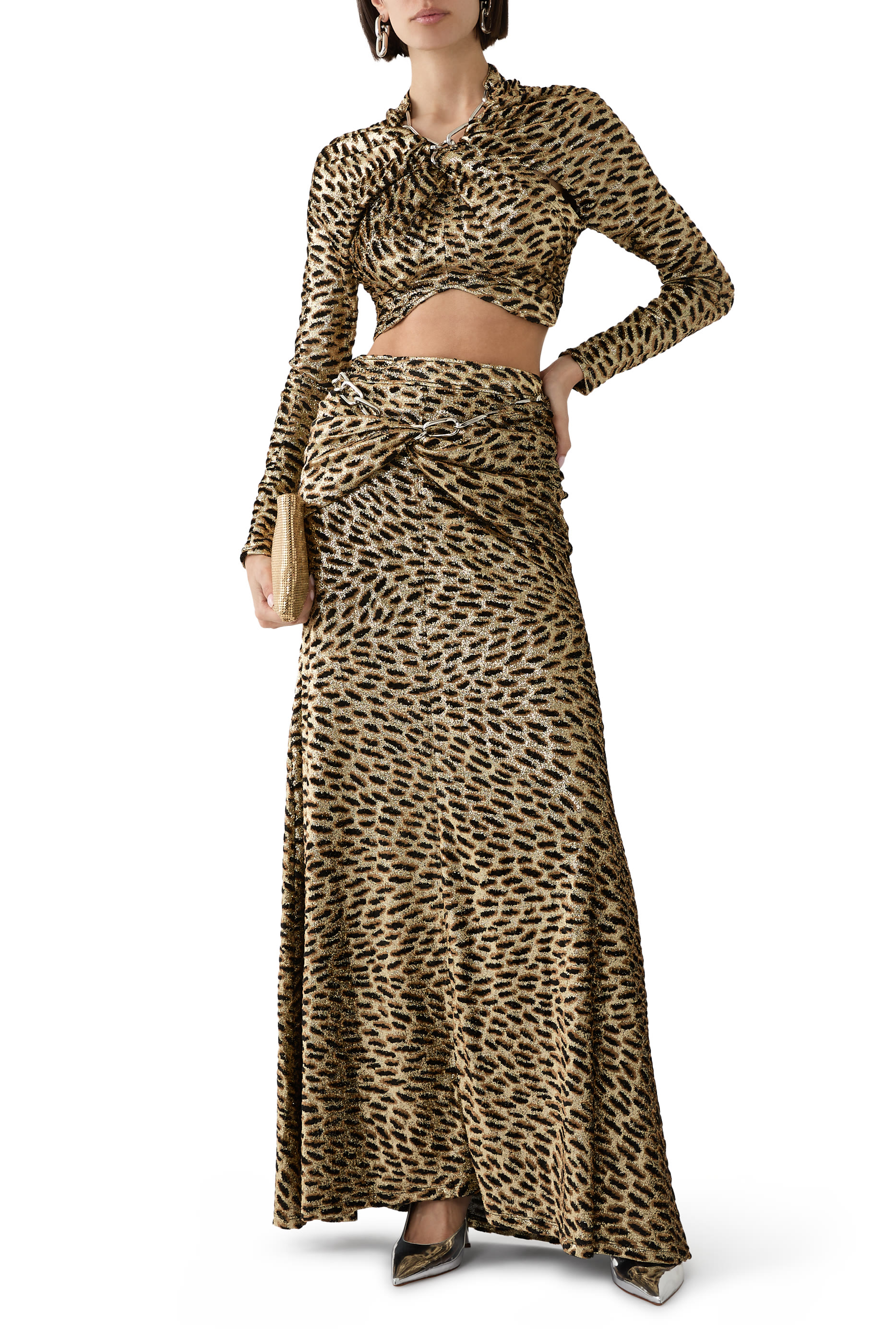 بلوزة قصيرة بأكمام طويلة