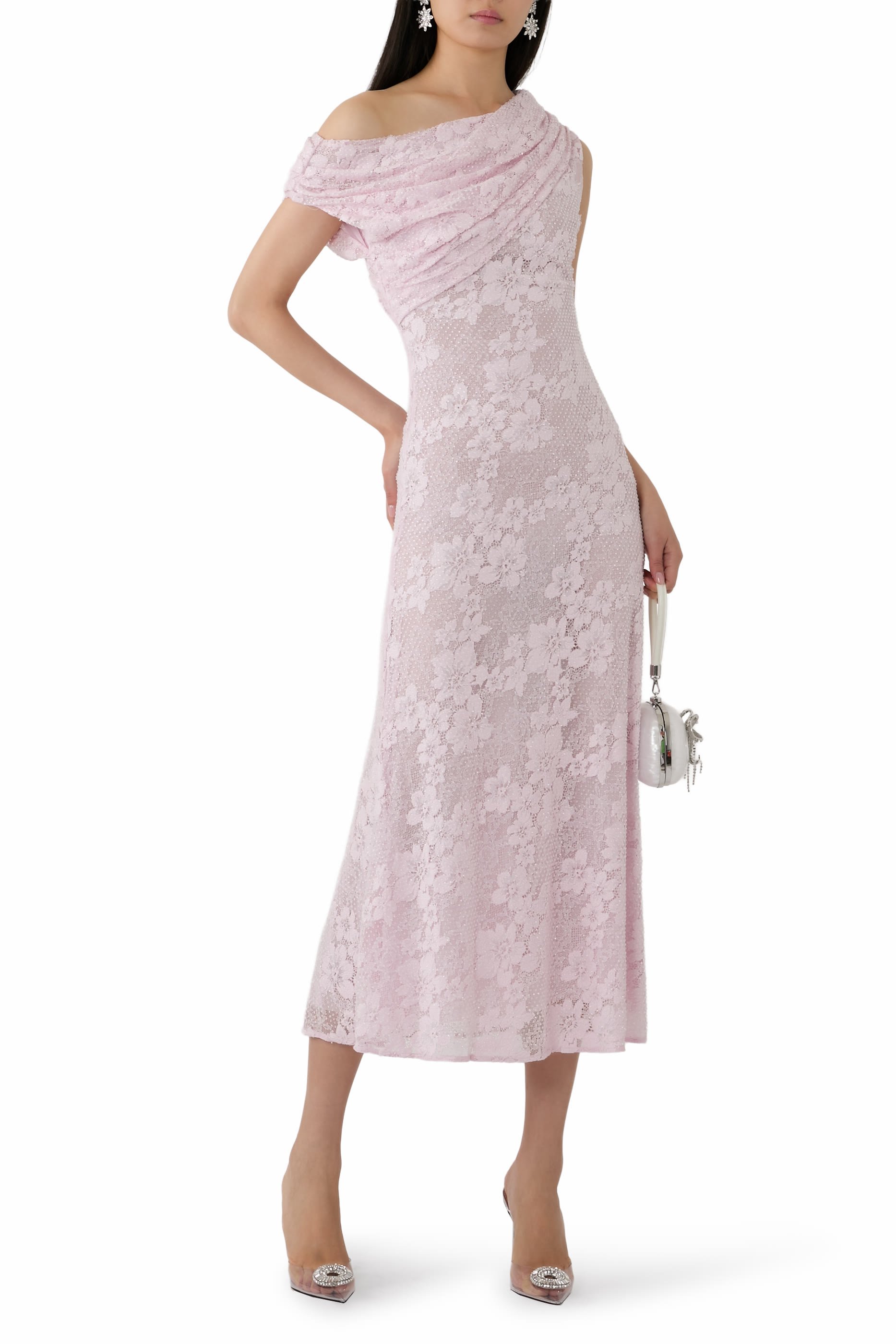 فستان بتصميم غير متماثل مطرز بأحجار الراين دانتيل