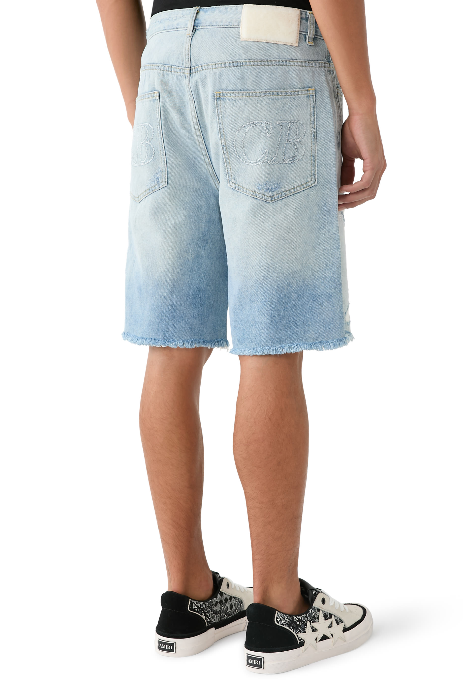 شورت دنيم بتفاصيل ممزقة