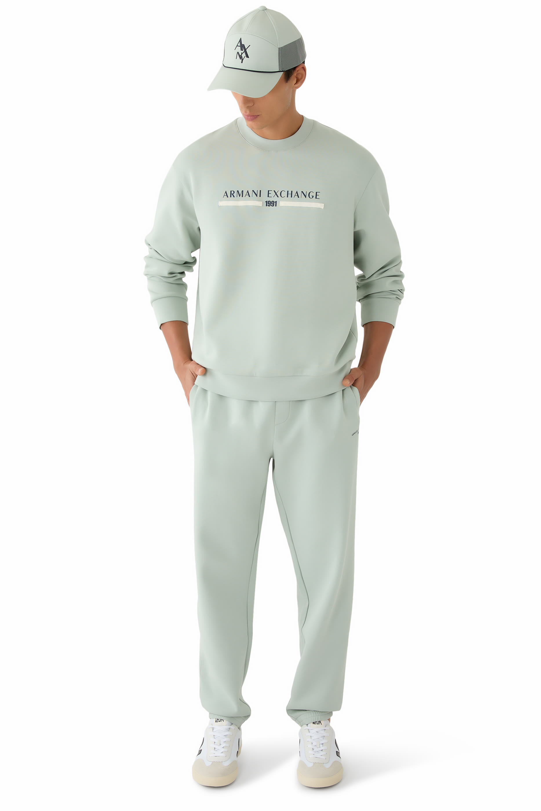 بنطال رياضي بشعار الماركة