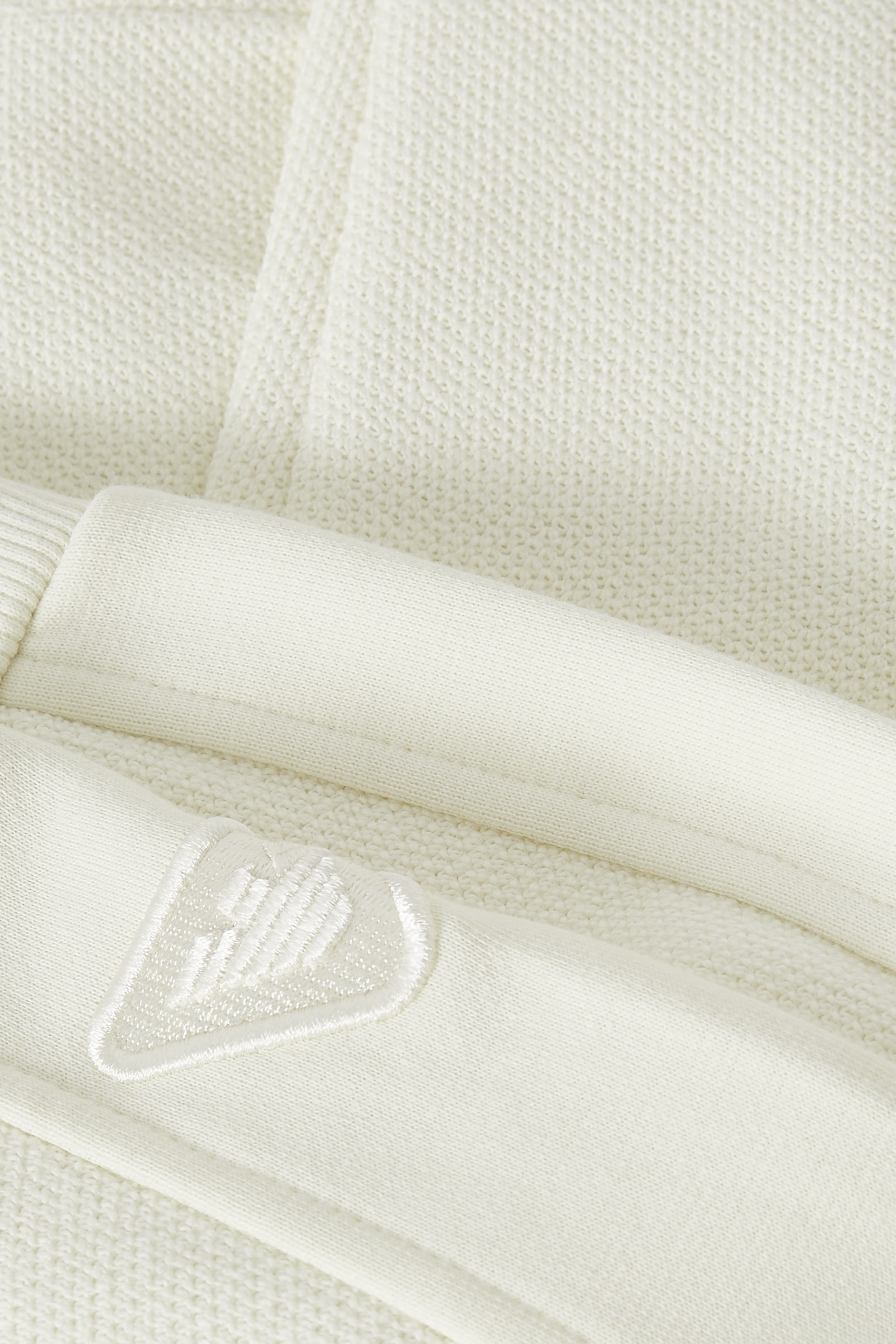 بنطال بشعار الماركة صوف للأطفال