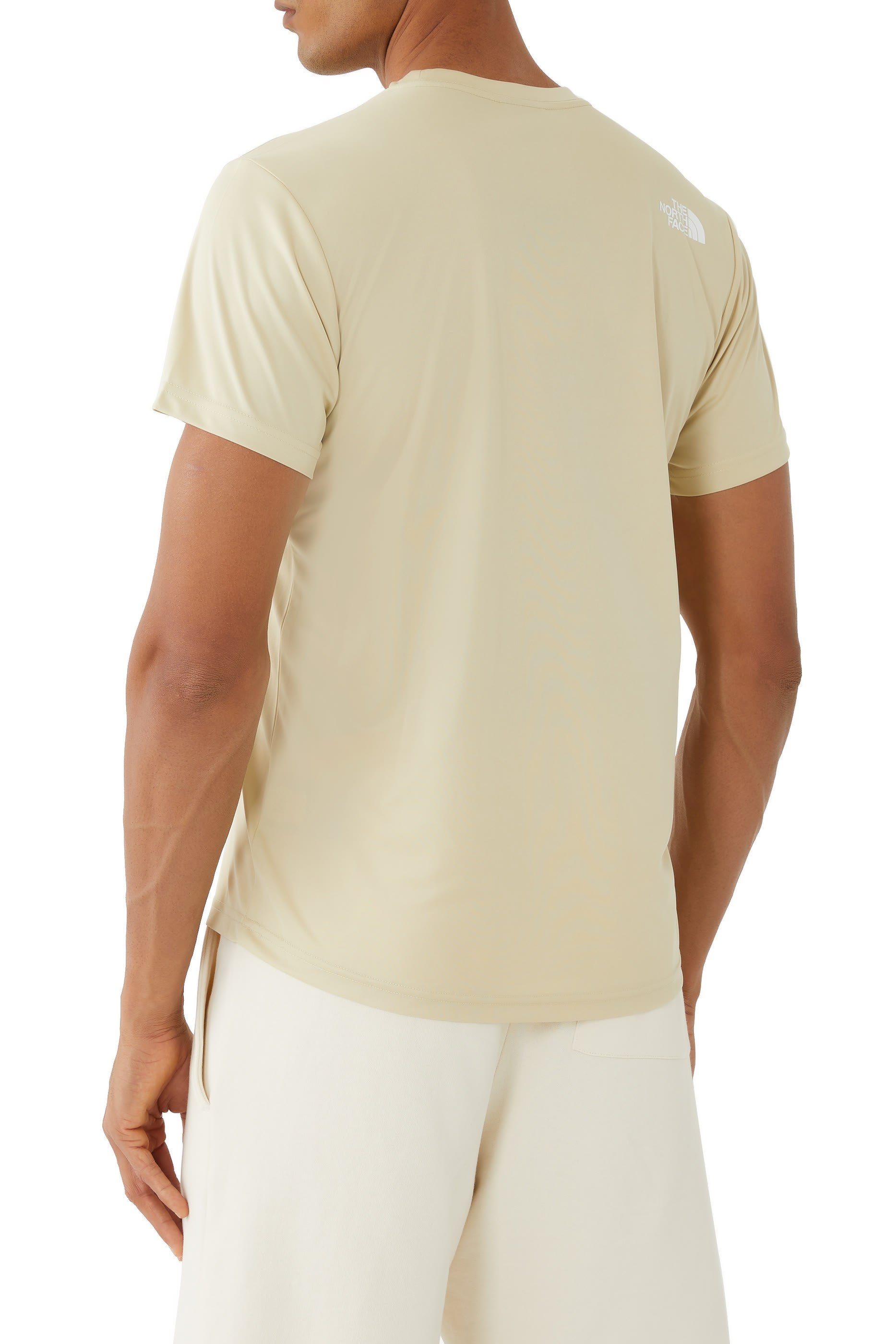 تيشيرت بطبعات شعار الماركة