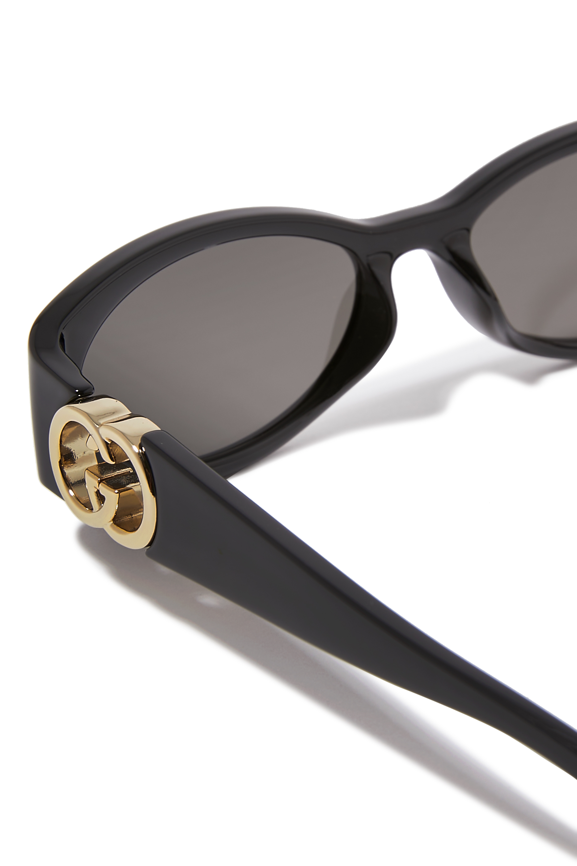 نظارة شمسية بإطار بيضاوي