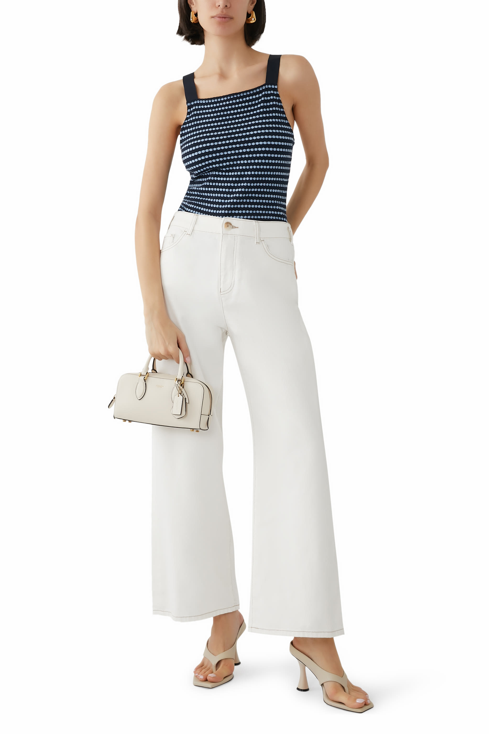 بلوزة بلا أكمام