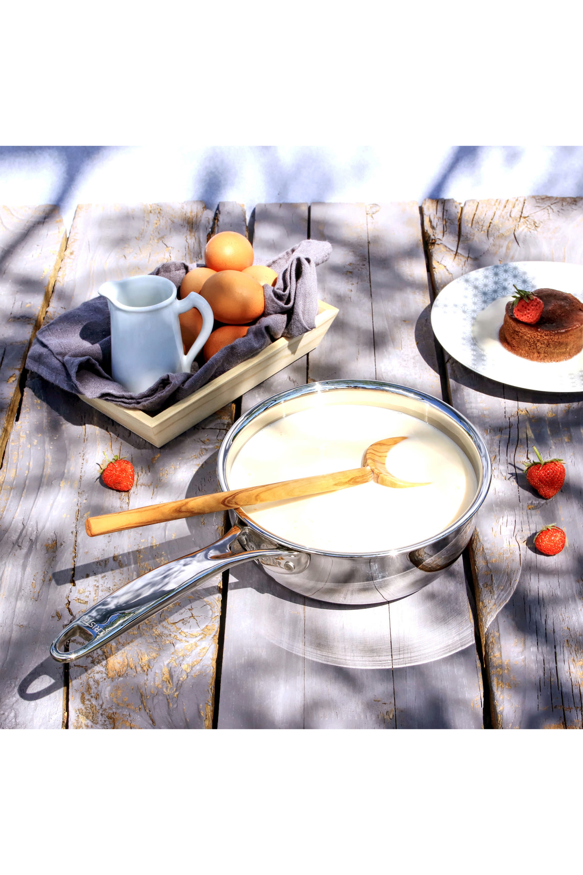 قدر صغير كاستل برو بهيكل متعدد الطبقات