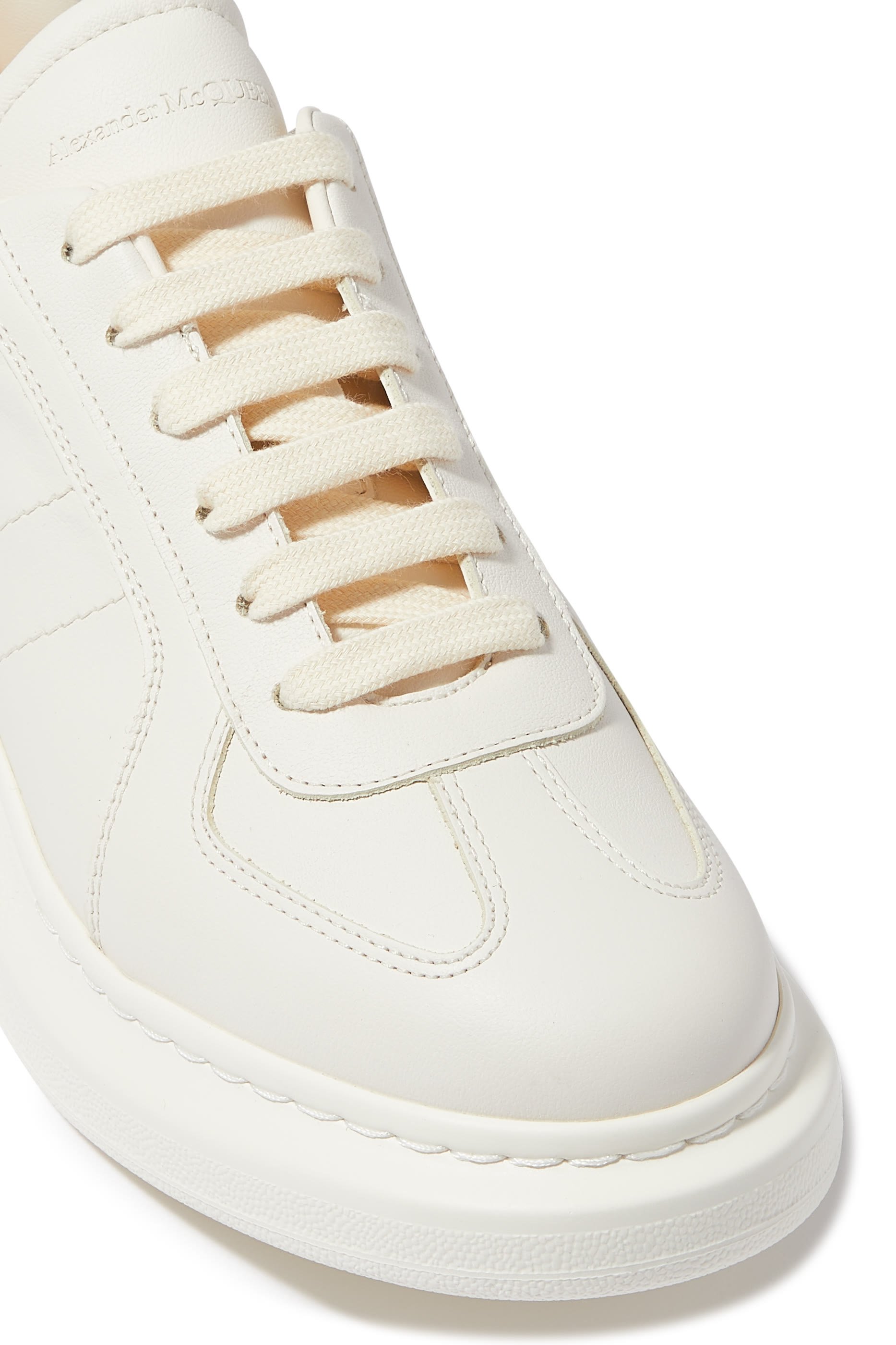 سنيكرز ريترو بنعل سميك