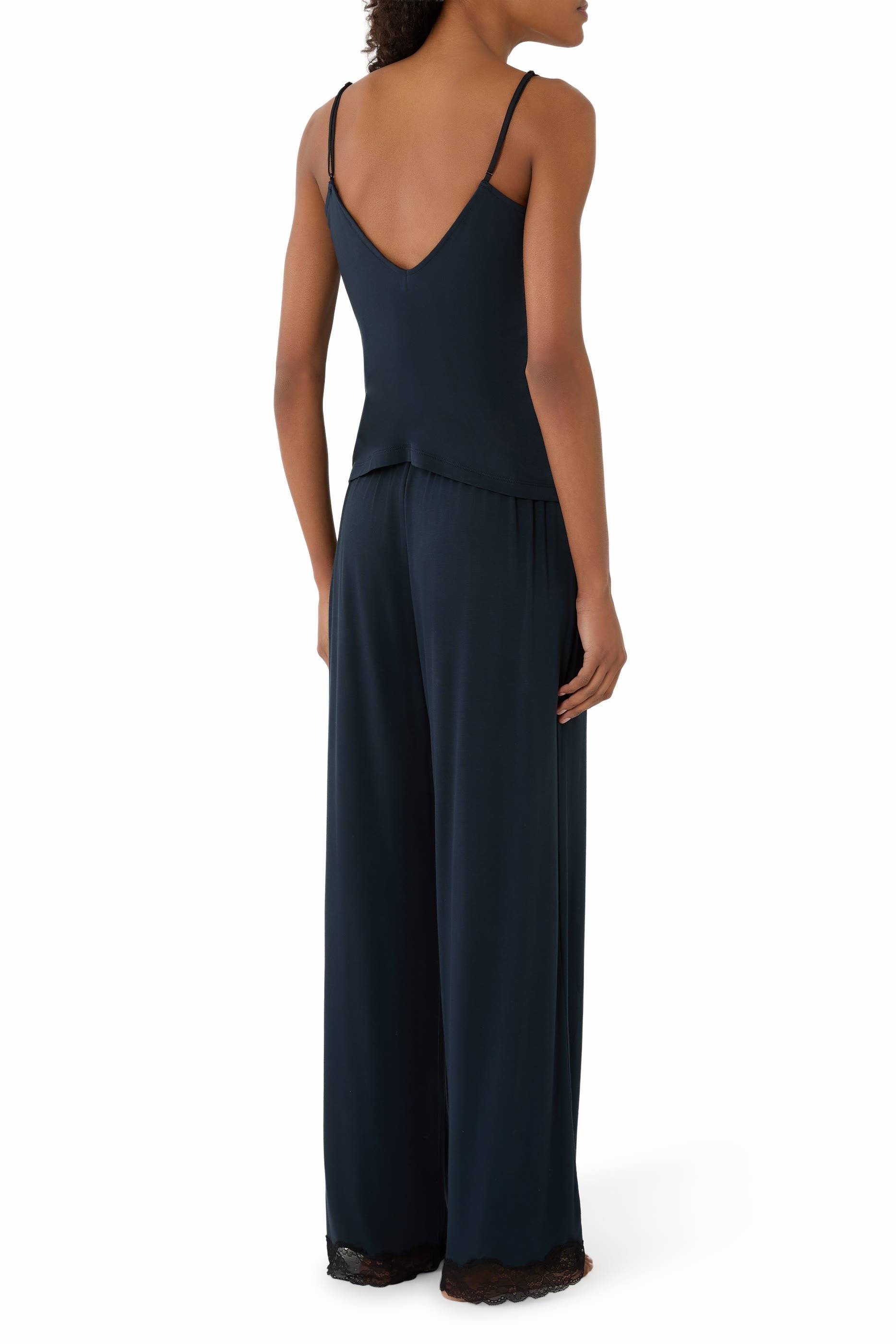 طقم بيجامة كامي بتفاصيل دانتيل جيرسيه