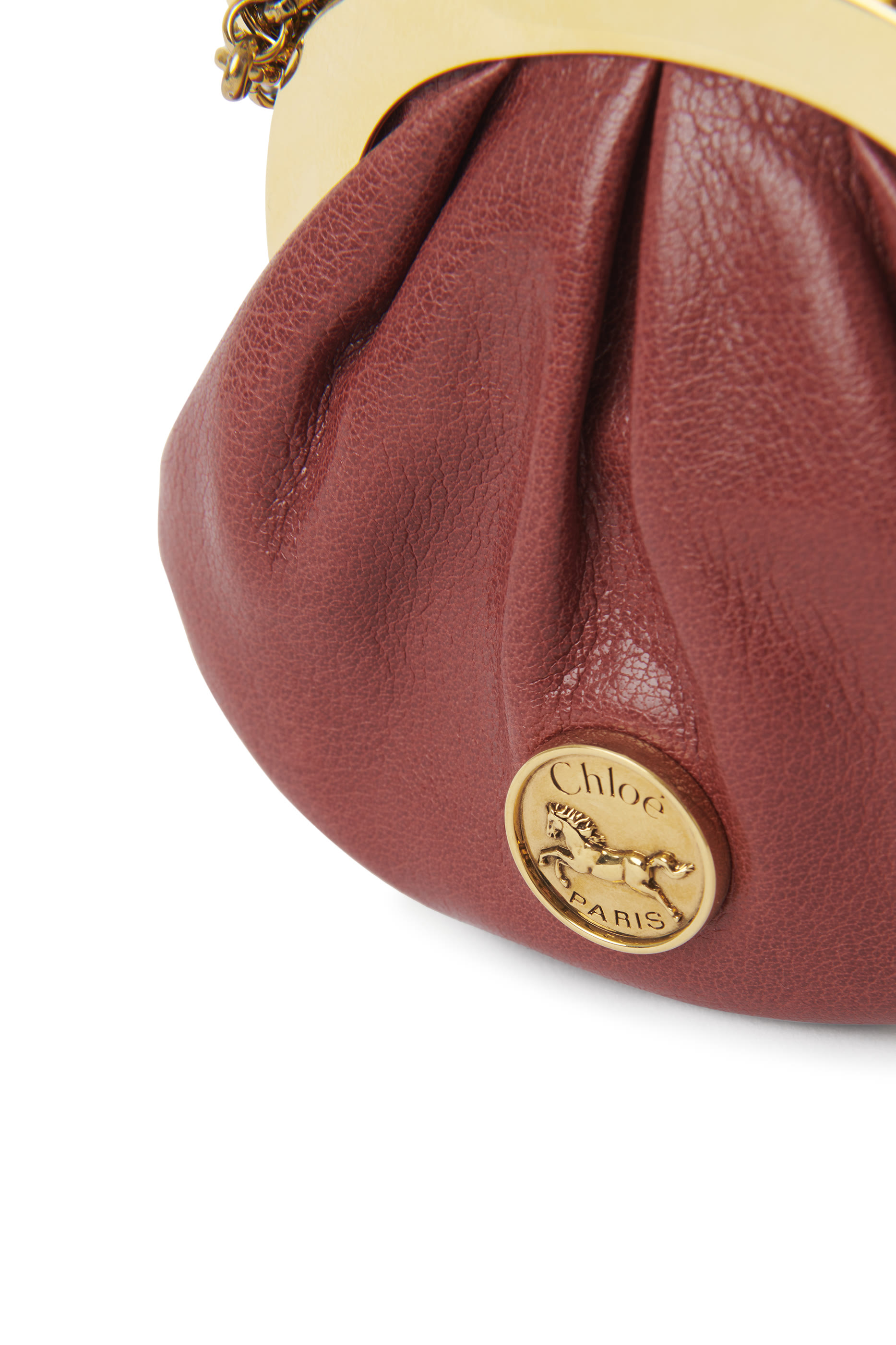 قلادة بدلاية بتصميم محفظة بحلية دائرية صغيرة محفورة بنقشة حصان