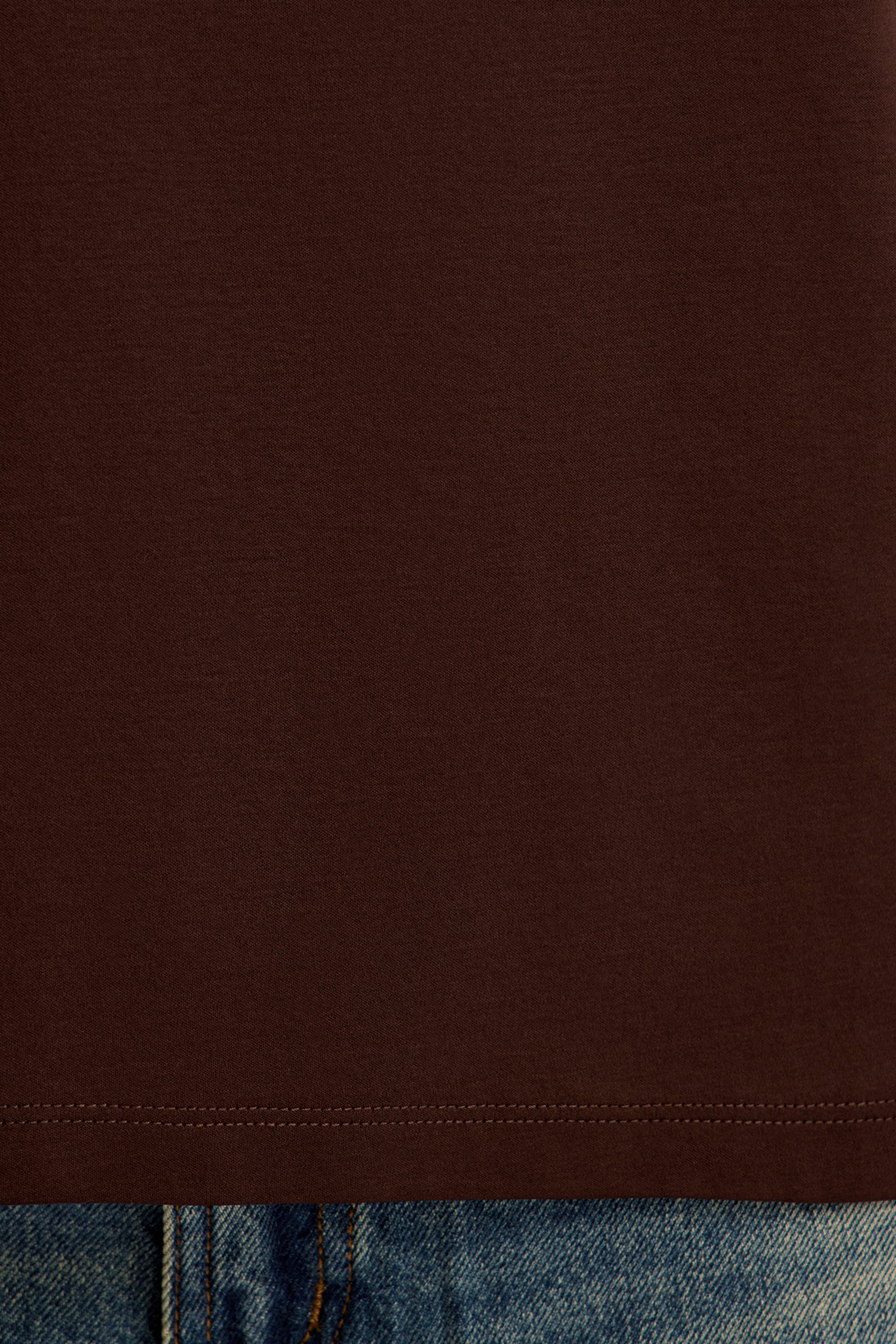 تيشيرت بقصة ضيقة