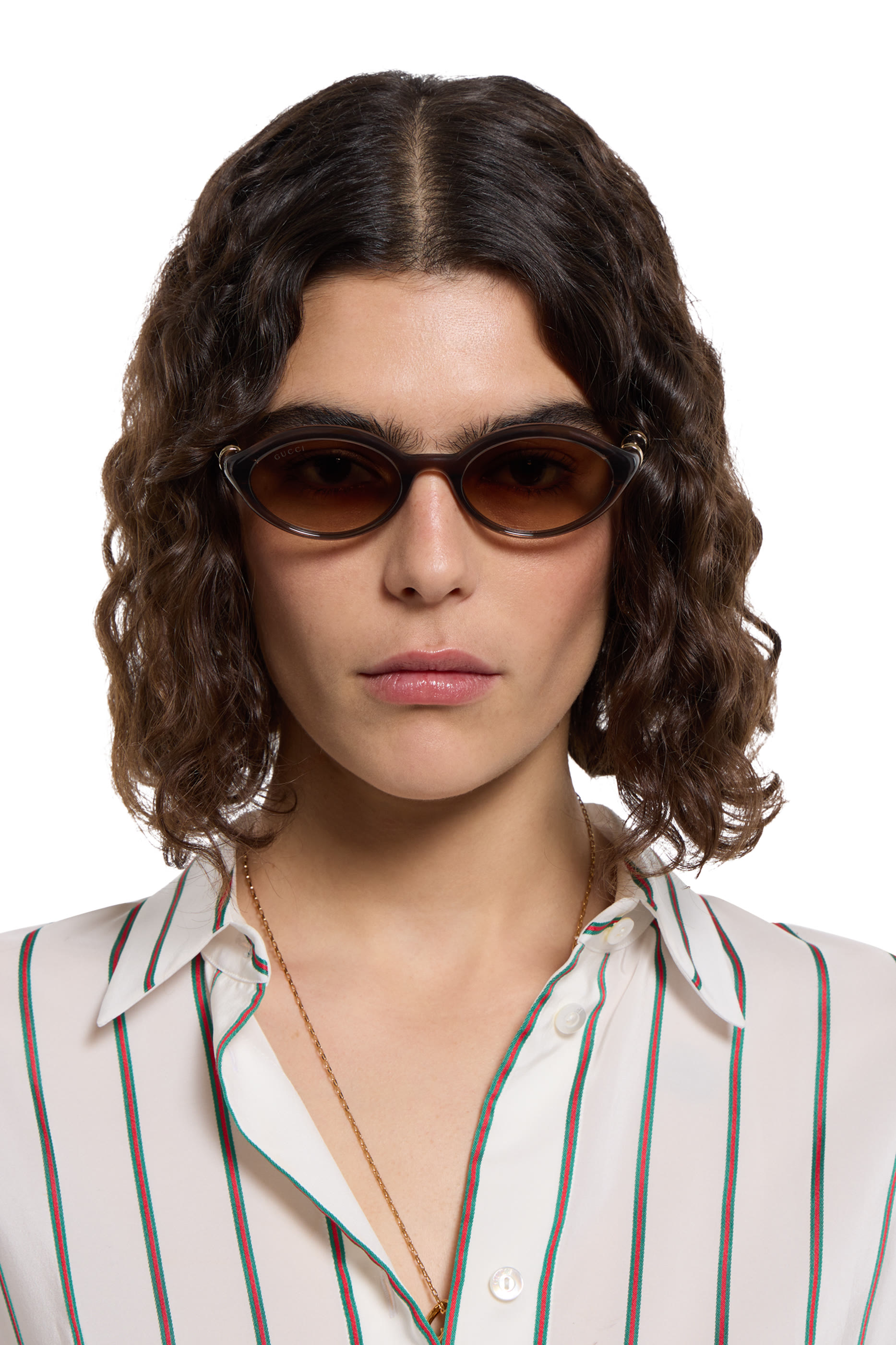 نظارة شمسية بإطار بيضاوي