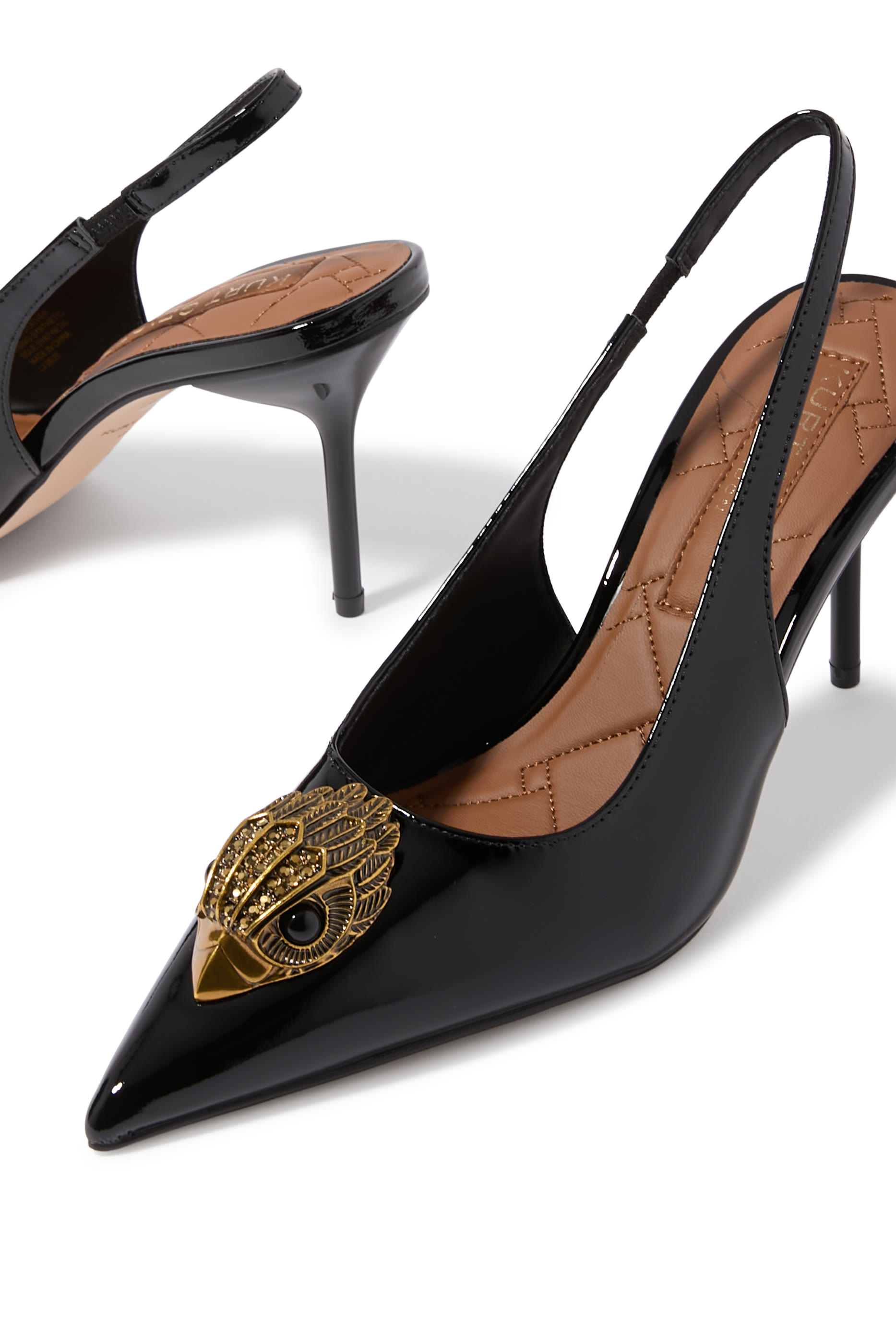 صندل بسير خلفي 85 باللون الأسود مزين بحلية النسر كبيرة