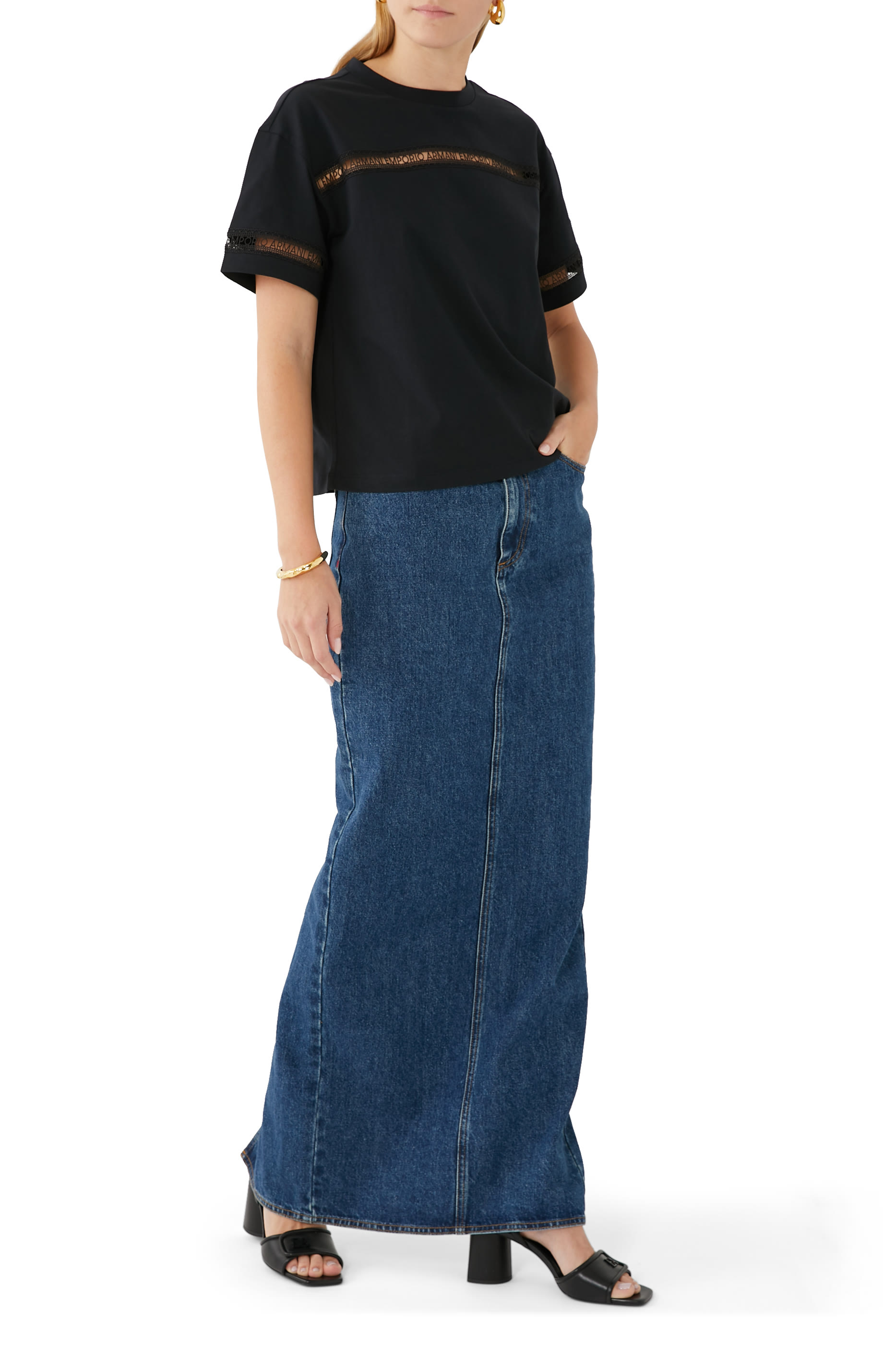 تيشيرت بشريط شعار الماركة